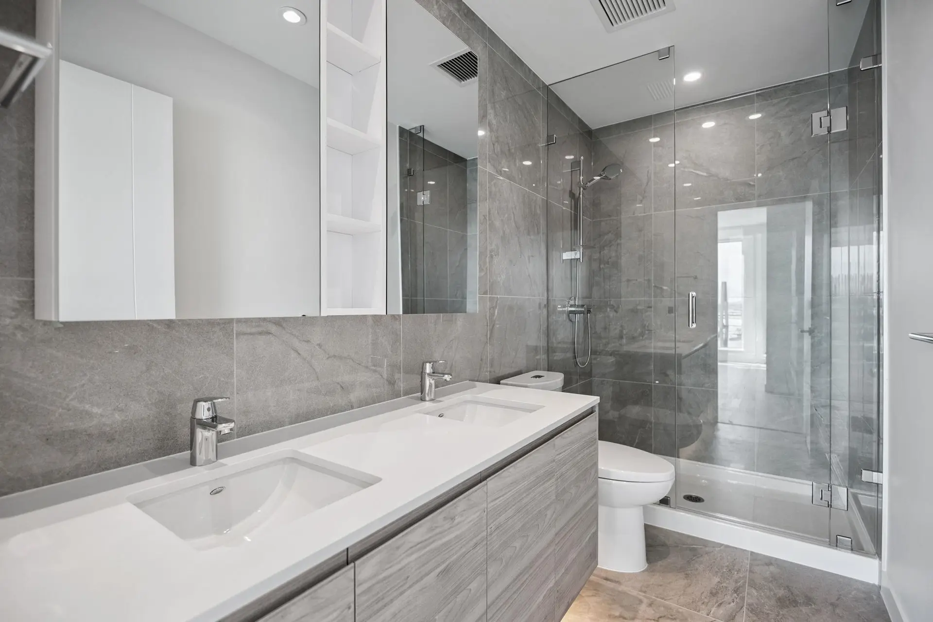 #2401 660 Quayside Drive - Image 12