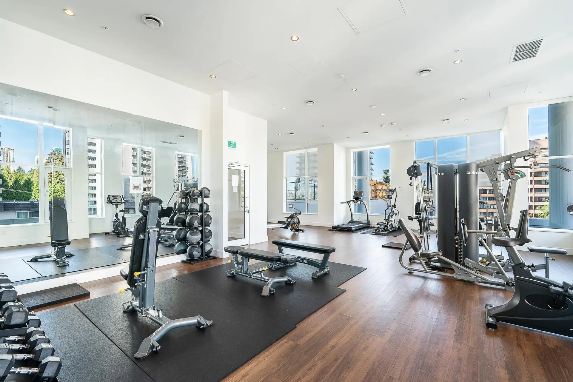 #1004 555 Sydney Avenue - Image 3