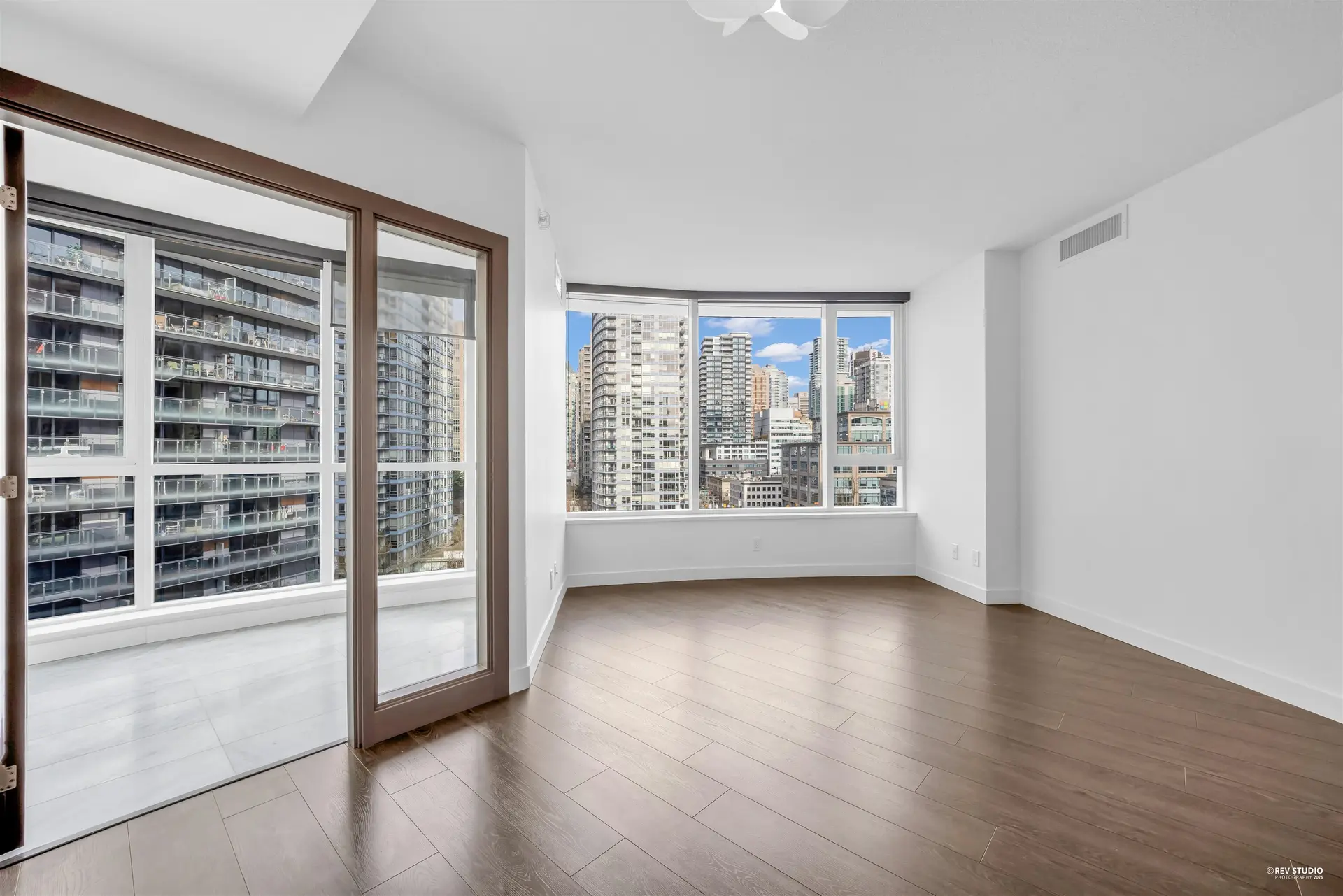 #1020 68 Smithe Street - Image 6