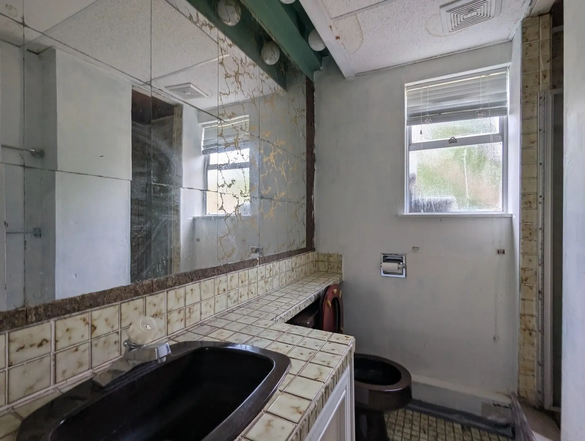 9880 Francis Road - Image 15