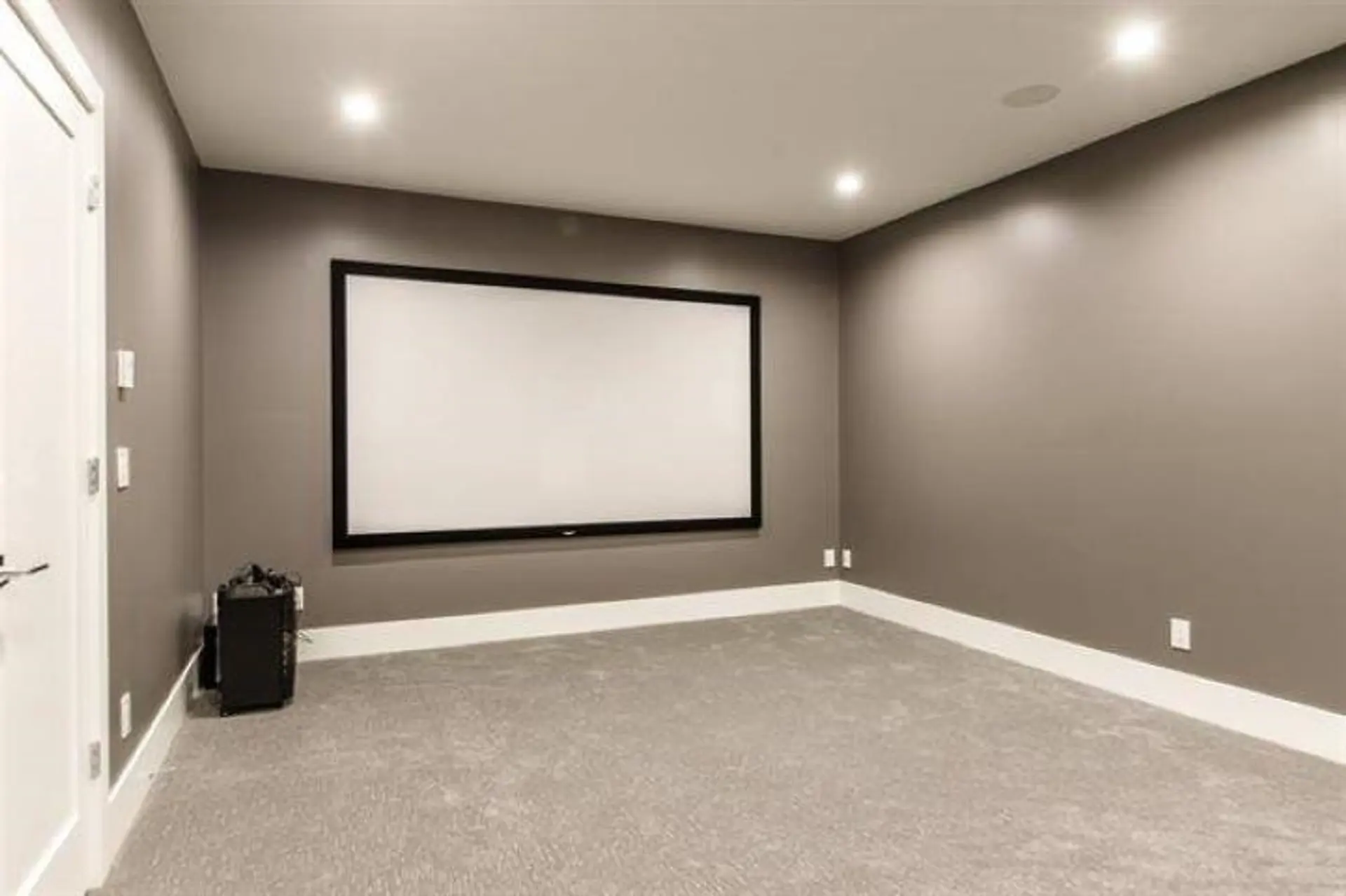 7488 Cartier Street - Image 16
