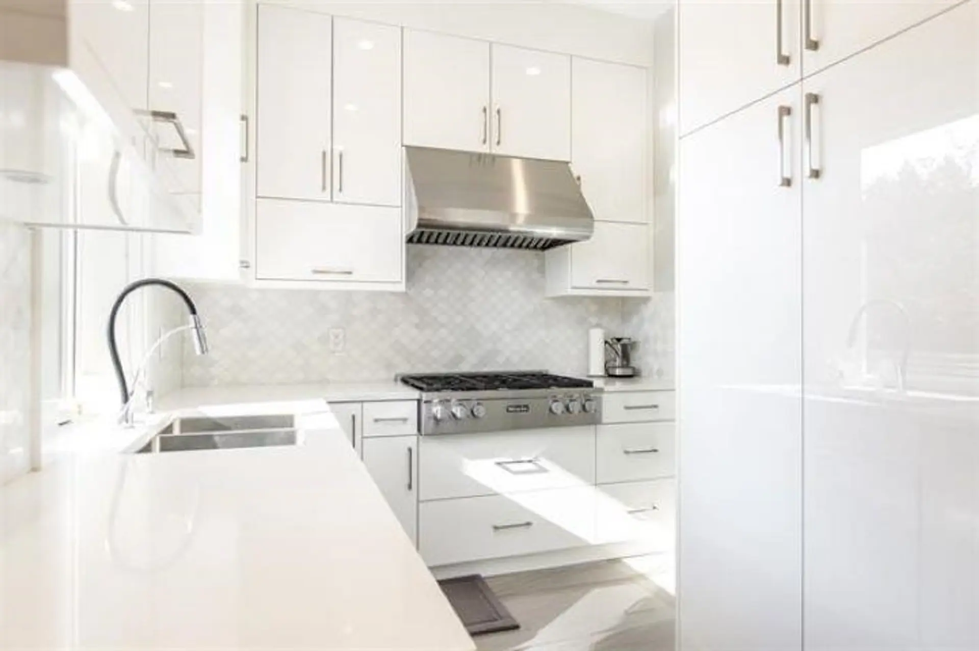 7488 Cartier Street - Image 8