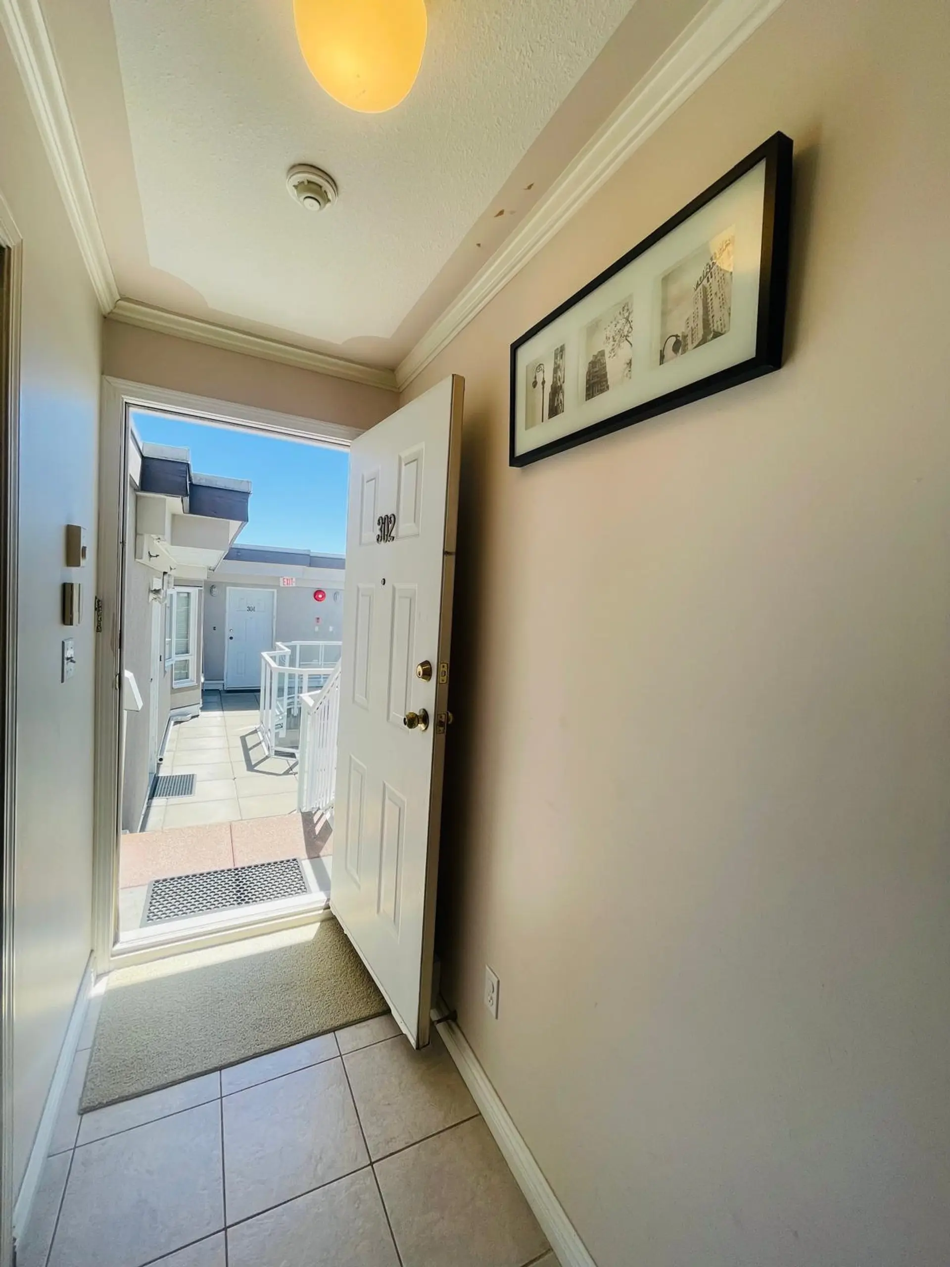 #302 2288 Newport Avenue - Image 1