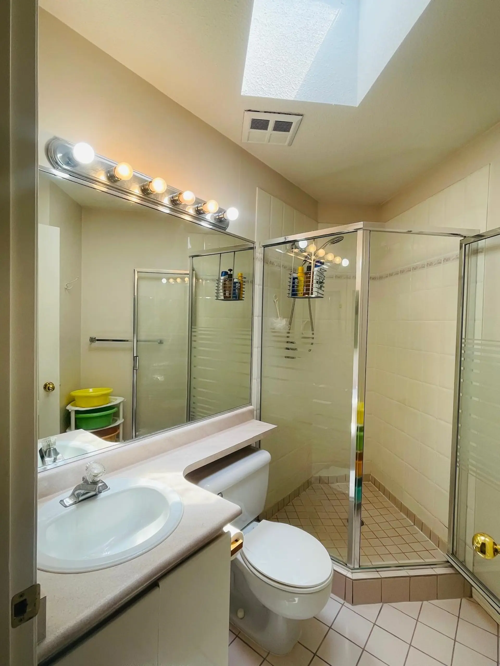 #302 2288 Newport Avenue - Image 12