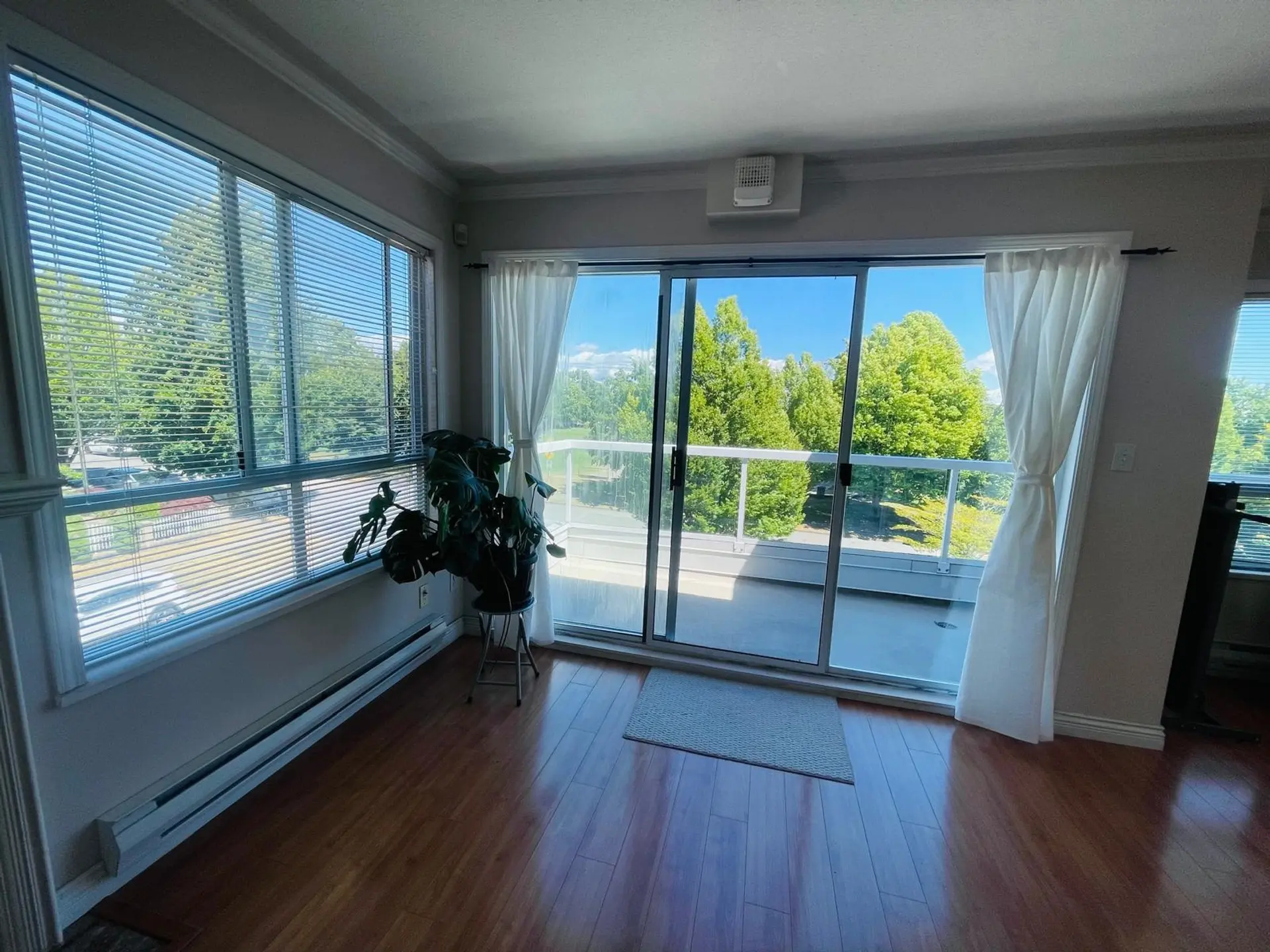 #302 2288 Newport Avenue - Image 4