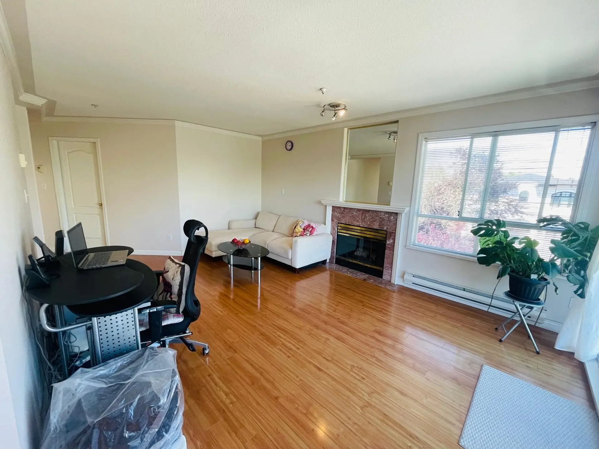 #302 2288 Newport Avenue - Image 3