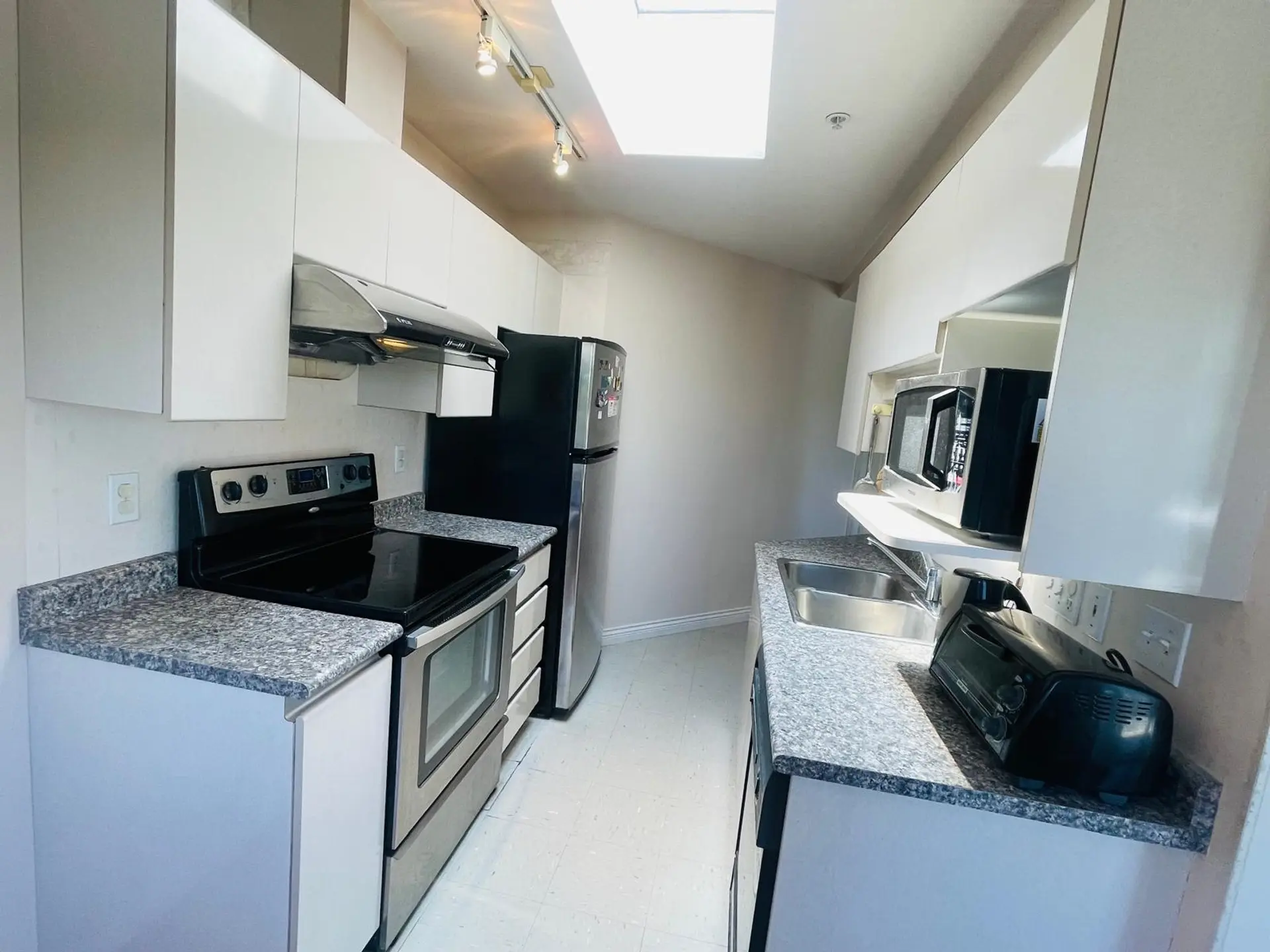 #302 2288 Newport Avenue - Image 7