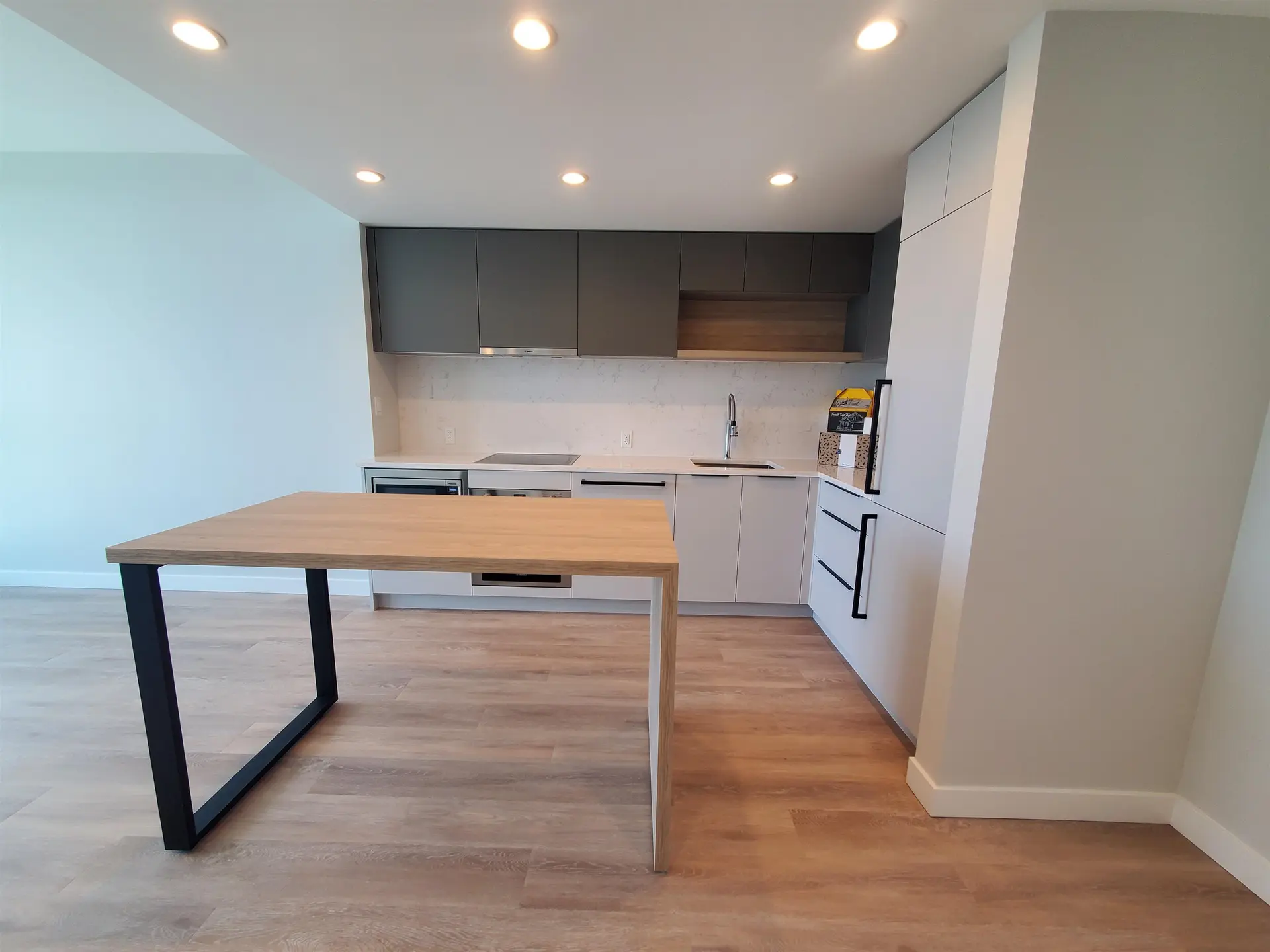 #3202 567 Emerson Street - Image 9