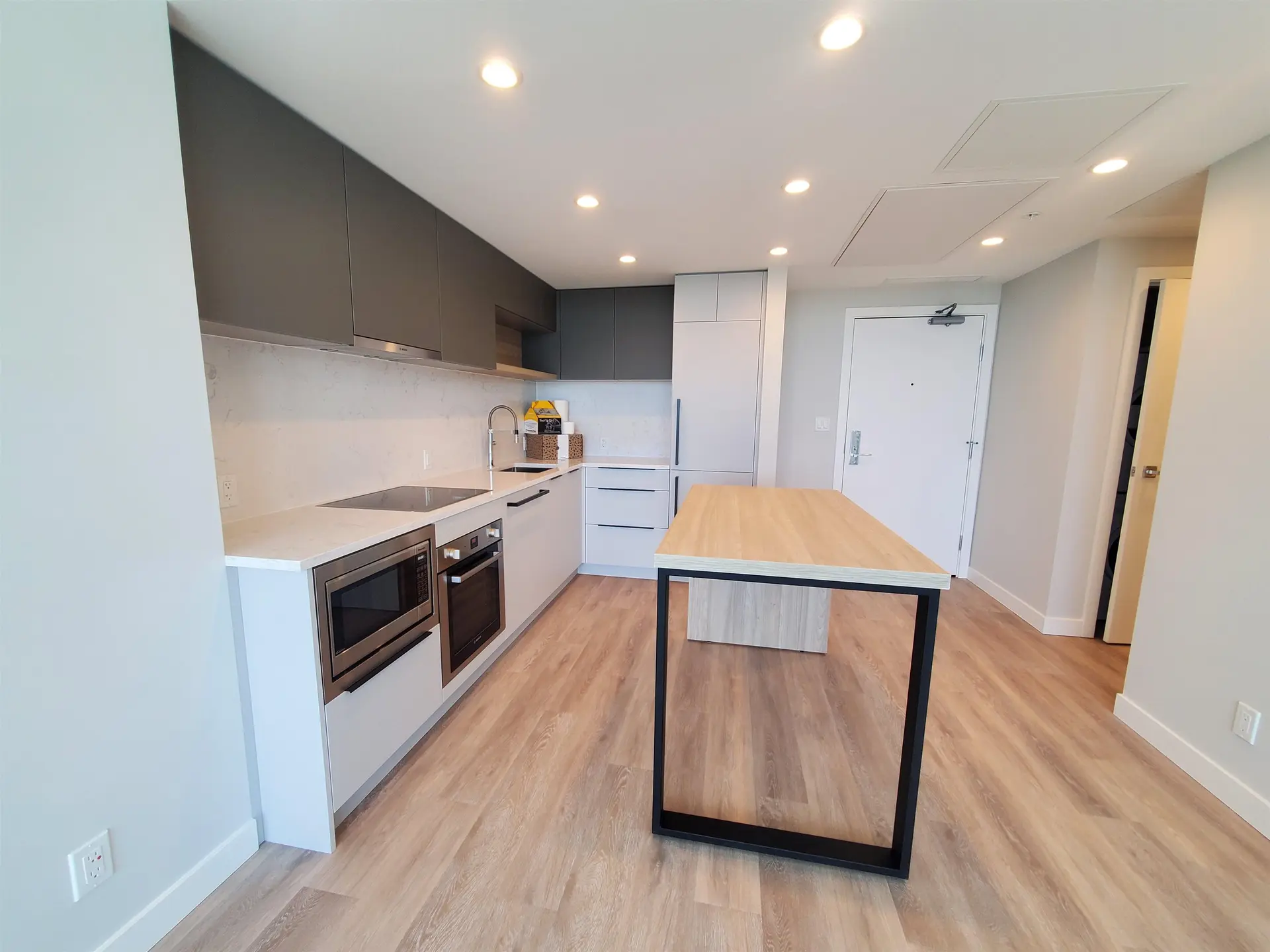 #3202 567 Emerson Street - Image 10