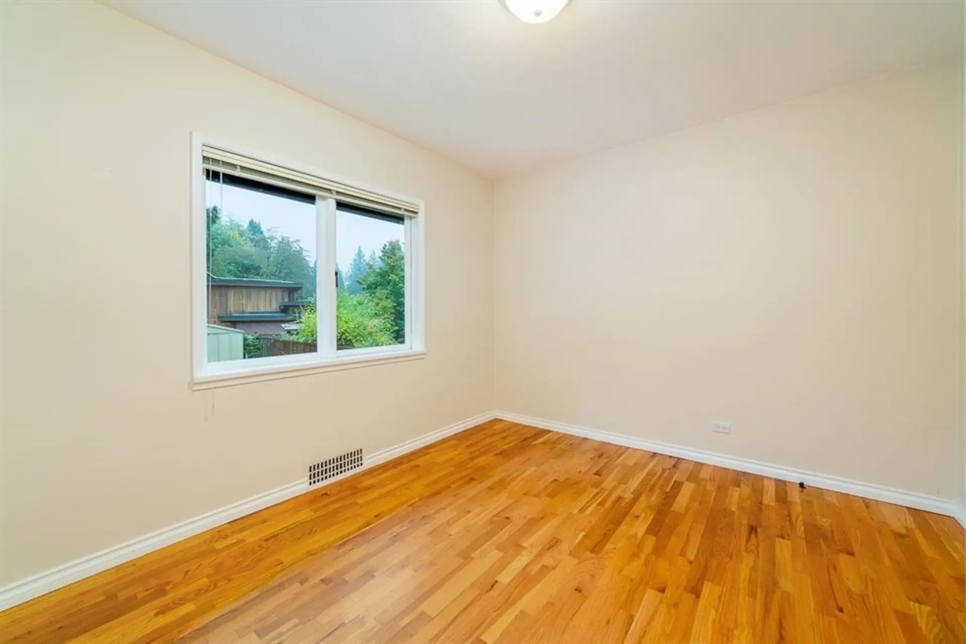 2870 Thorncliffe Drive - Image 12