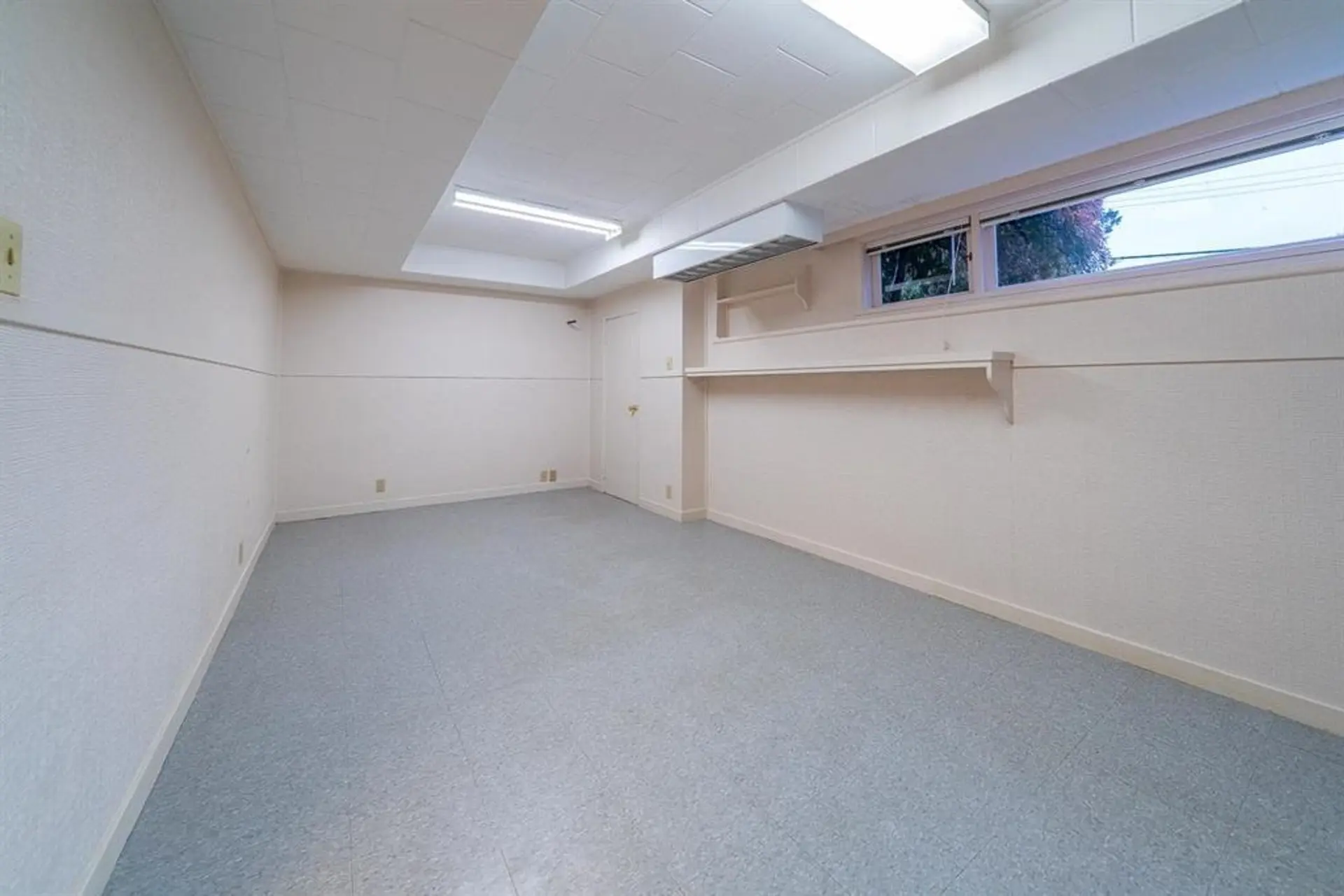 2870 Thorncliffe Drive - Image 19