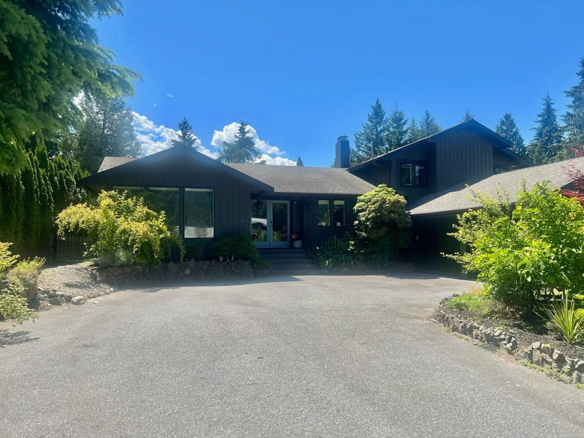 2539 Jura Crescent - Image 1