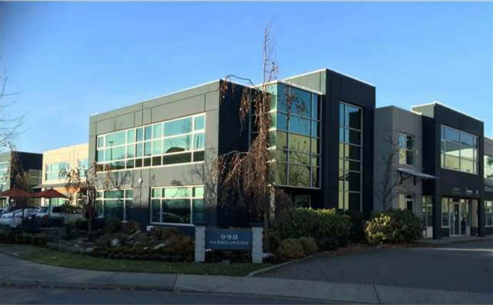 # 126 998 HARBOURSIDE DRIVE - Image 1