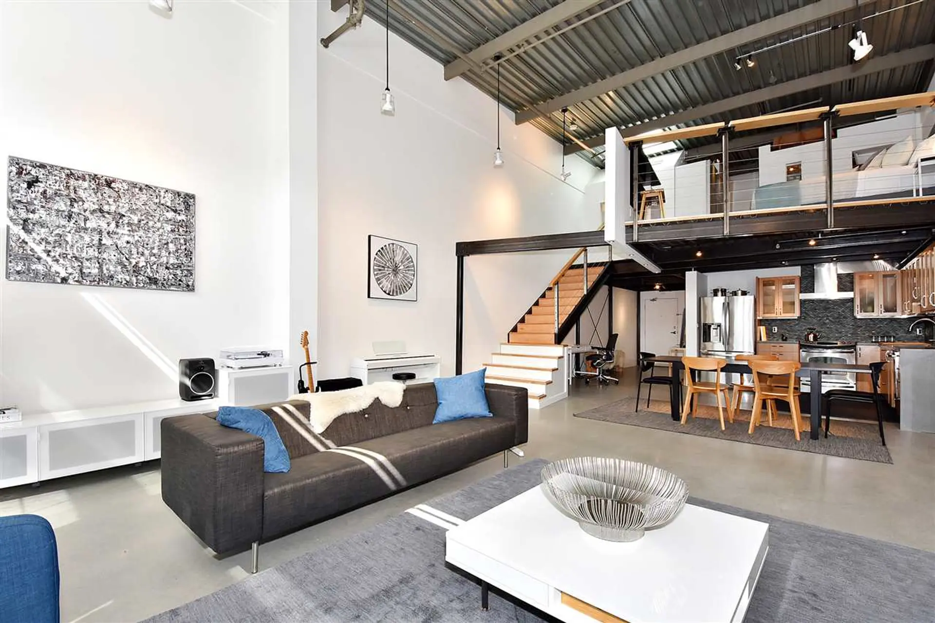 # 409 237 E 4TH AVENUE - Image 1