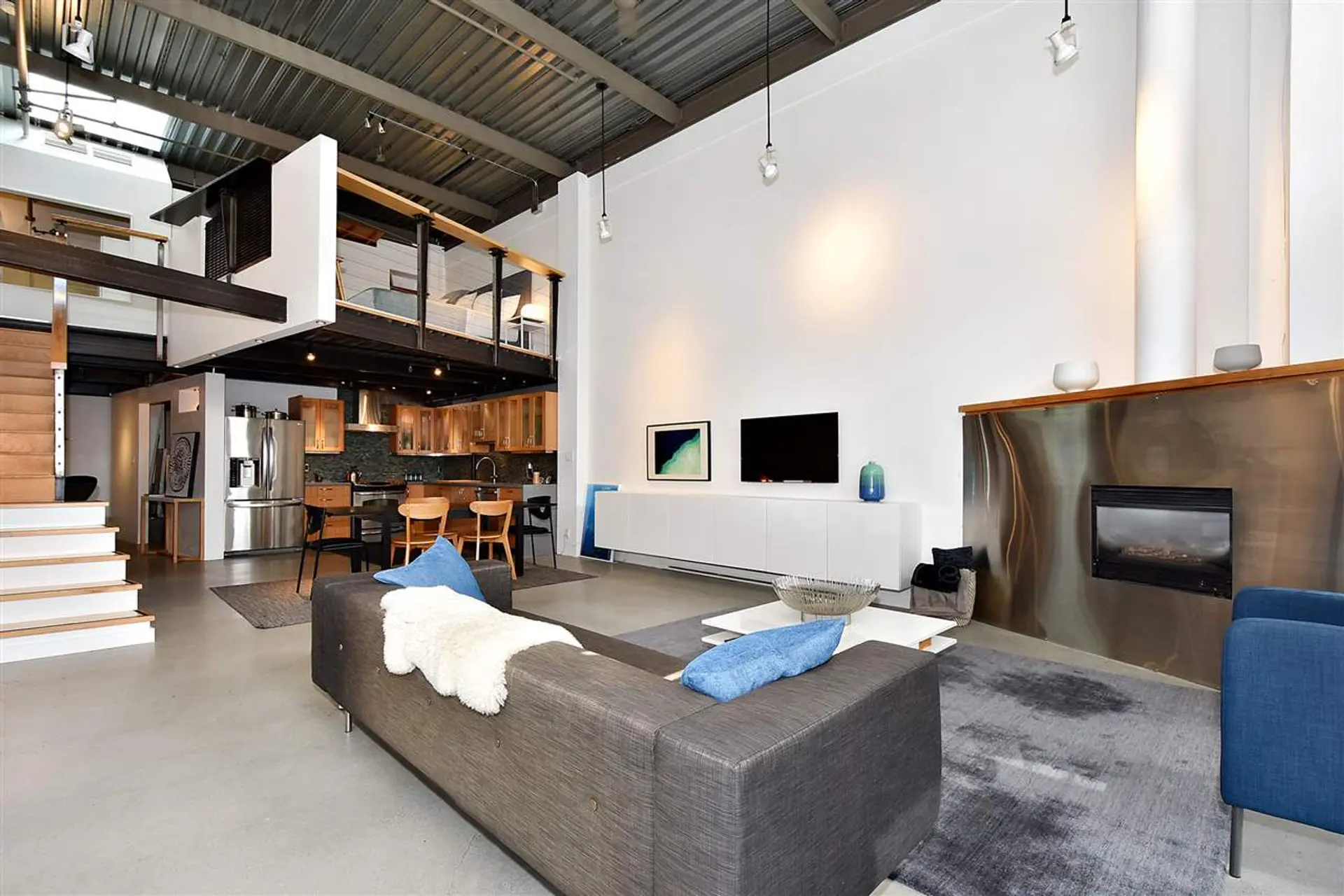 # 409 237 E 4TH AVENUE - Image 2