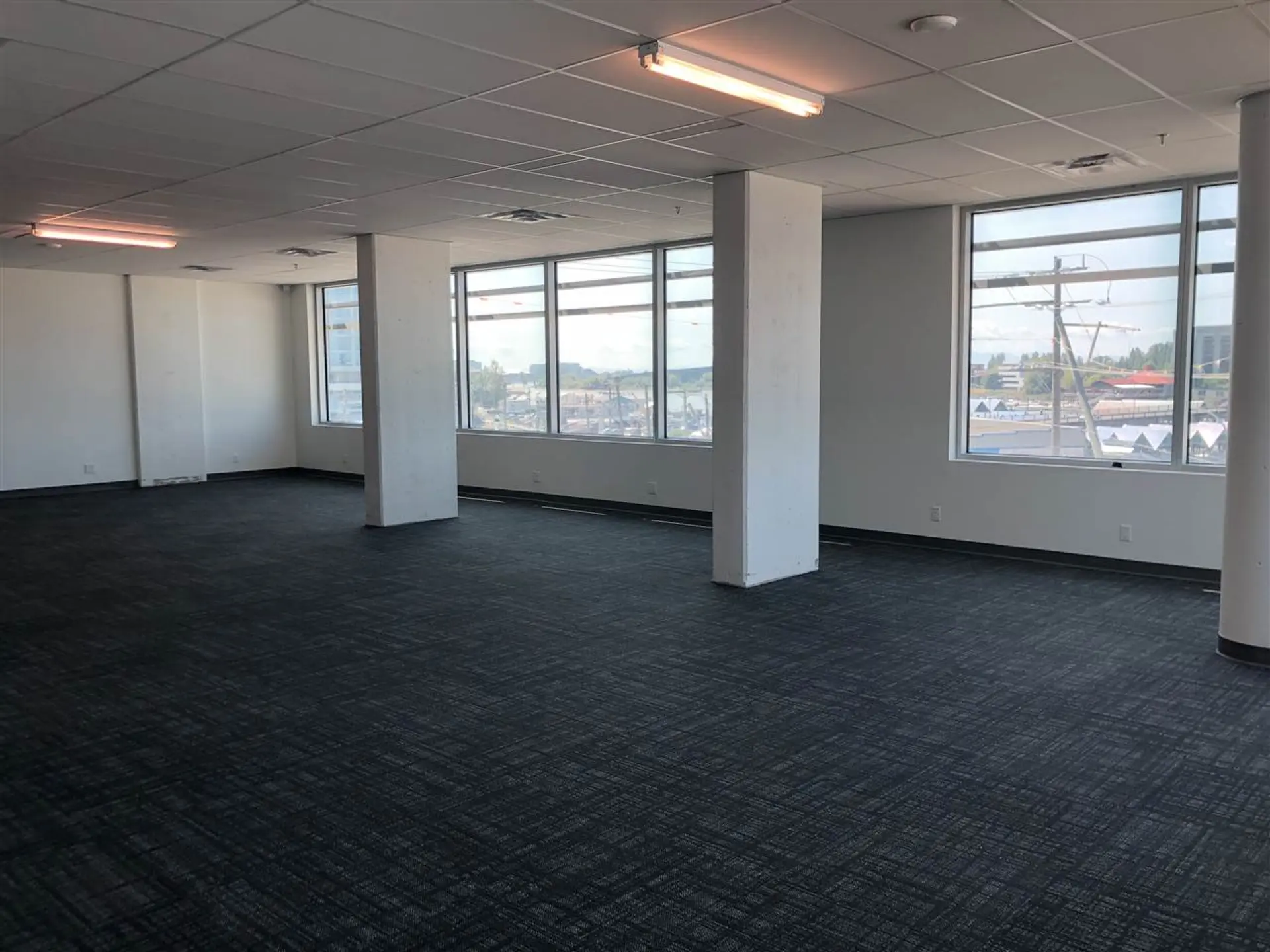 # 525/530 8477 BRIDGEPORT ROAD - Image 2