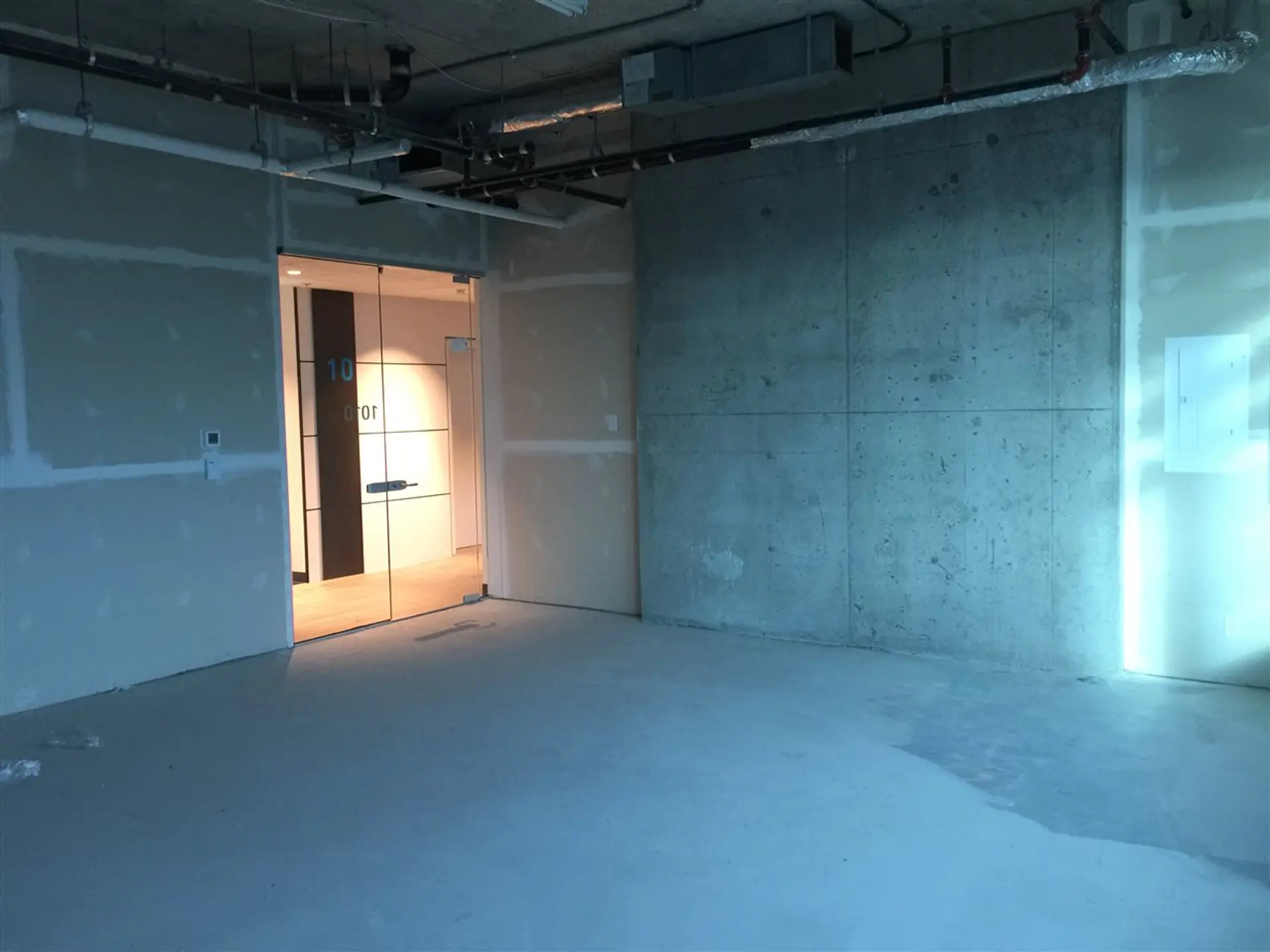 # 1010 8477 BRIDGEPORT ROAD - Image 7
