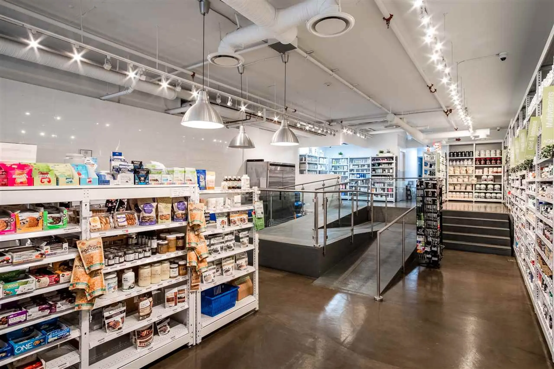 562 W BROADWAY - Image 4