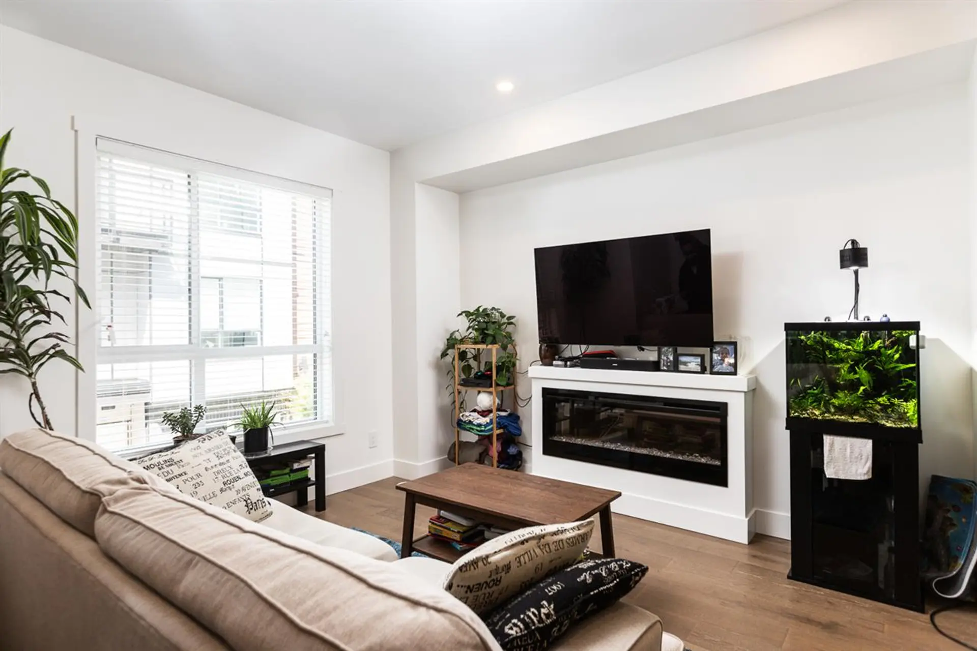 # 4 19790 55A AVENUE - Image 1