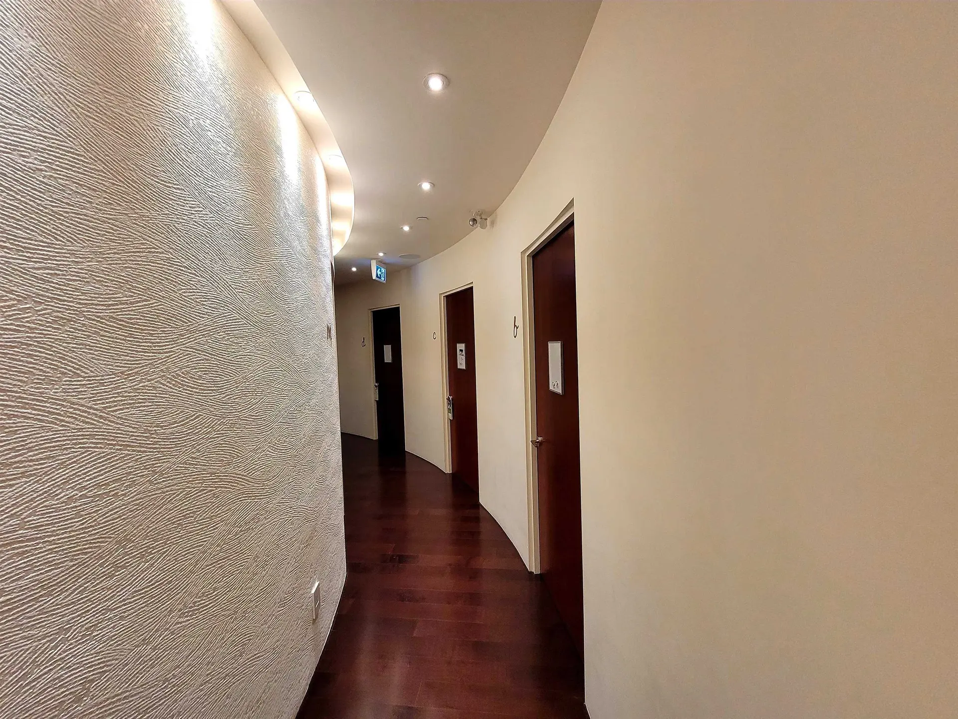 # 500/550 8111 ANDERSON ROAD - Image 10