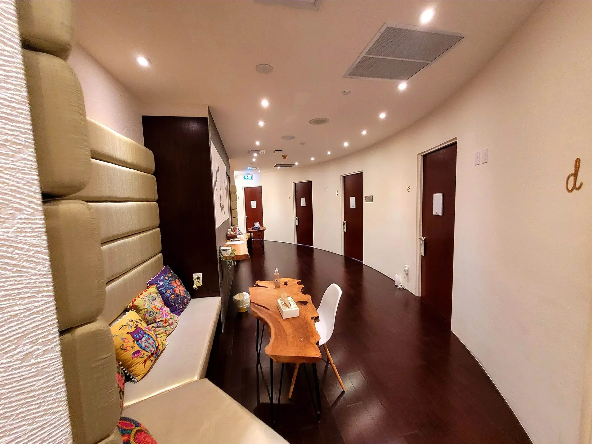# 500/550 8111 ANDERSON ROAD - Image 11
