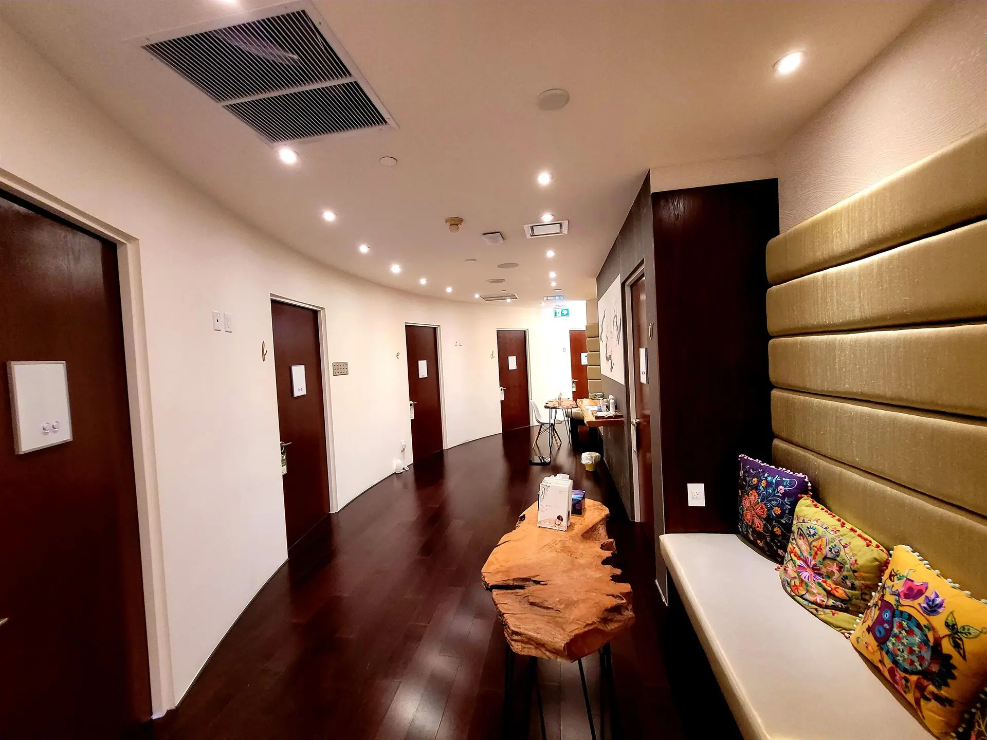 # 500/550 8111 ANDERSON ROAD - Image 12