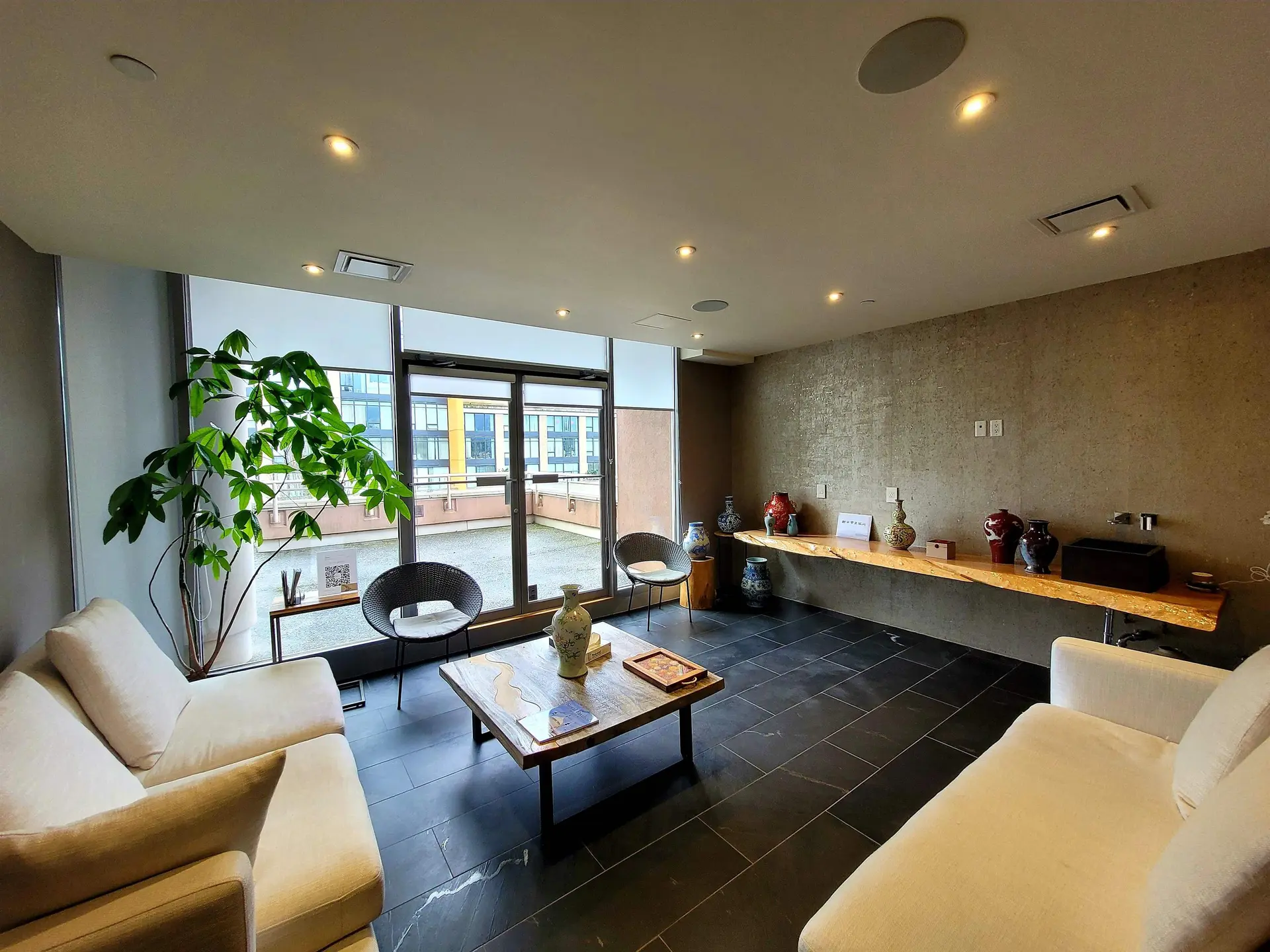 # 500/550 8111 ANDERSON ROAD - Image 8