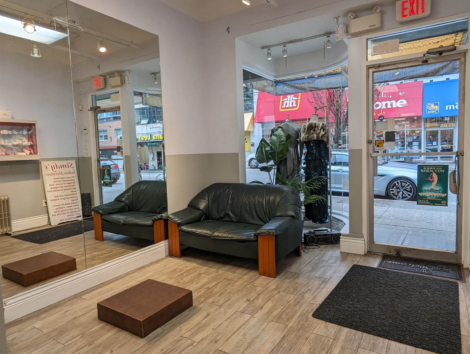 1062 Davie Street - Image 2