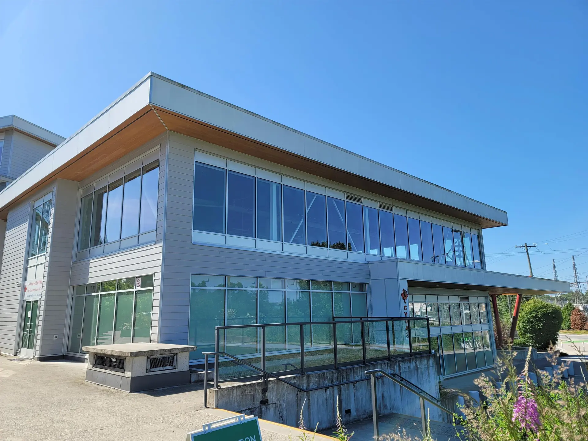 #2005 10011 River Drive - Image 2