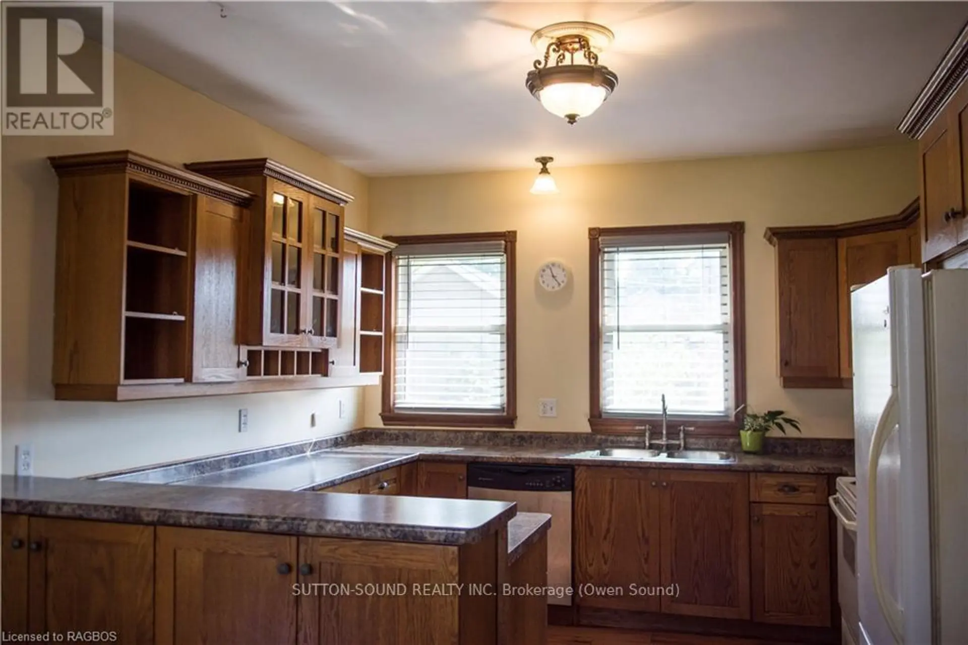 8 ELIZABETH DRIVE - Image 4