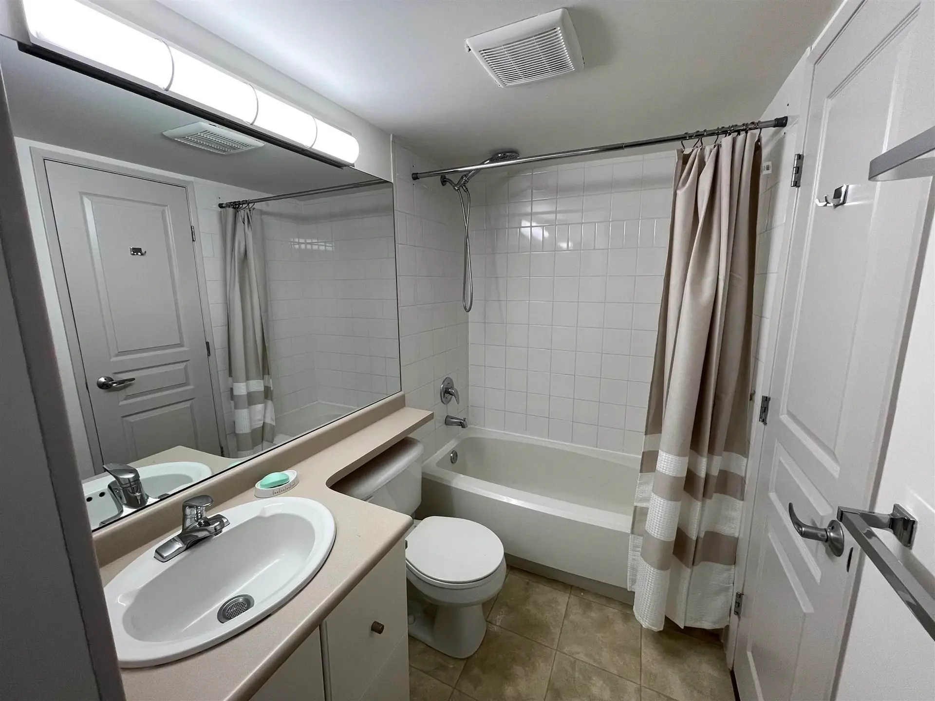 #1507 3438 Vanness Avenue - Image 12