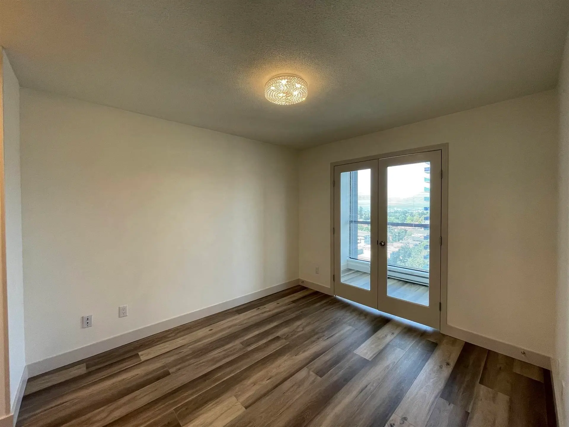 #1507 3438 Vanness Avenue - Image 9
