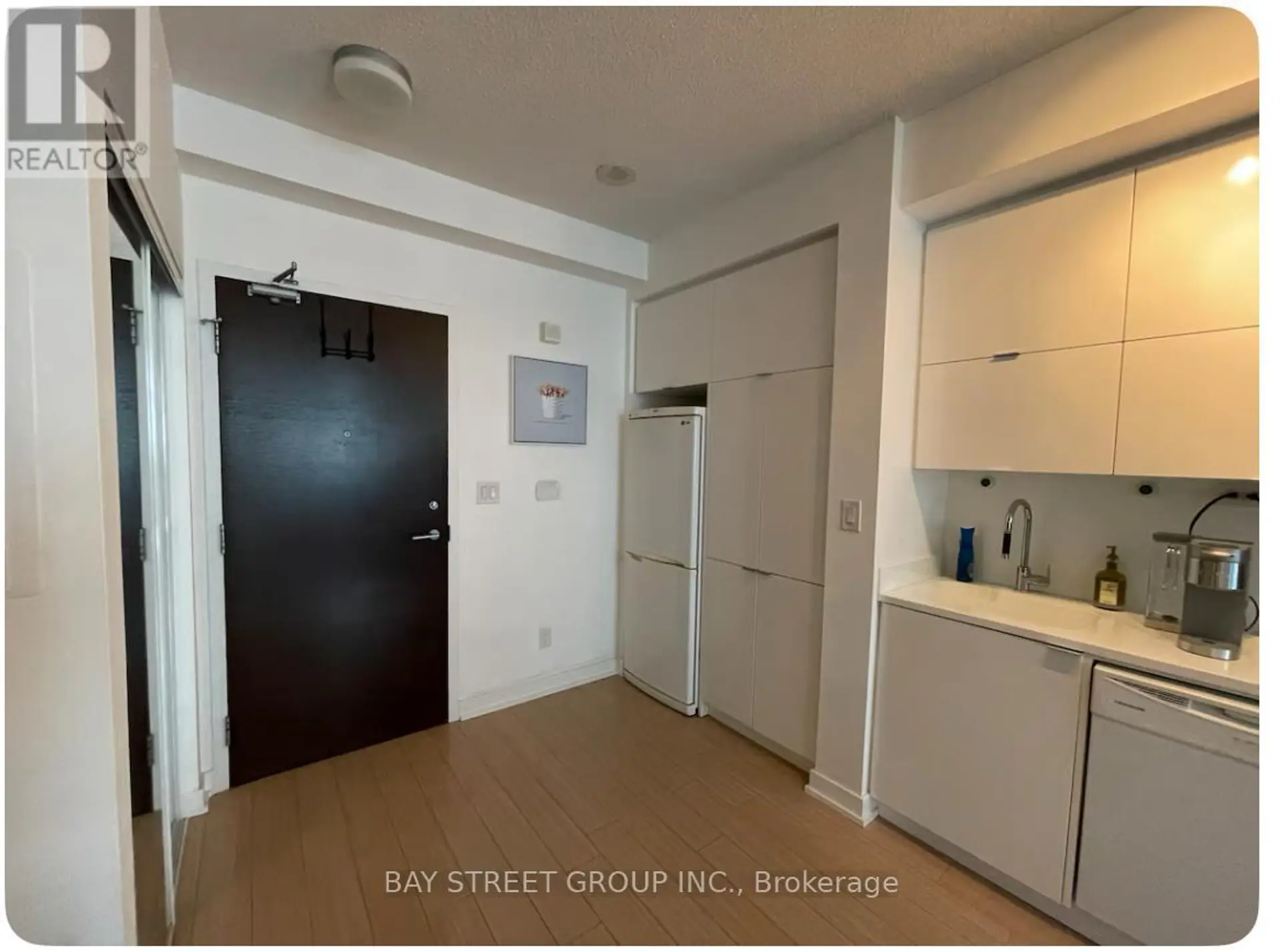 #4303 21 ICEBOAT TERRACE - Image 4