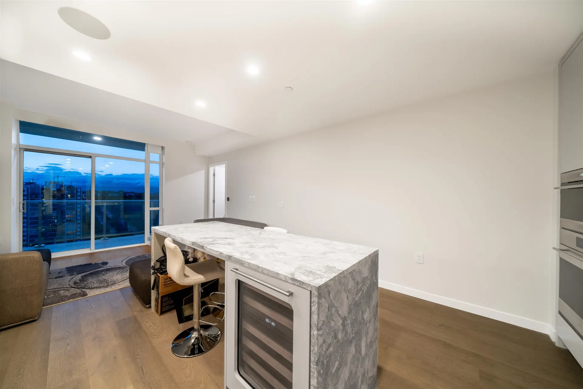#1902 7433 Cambie Street - Image 4
