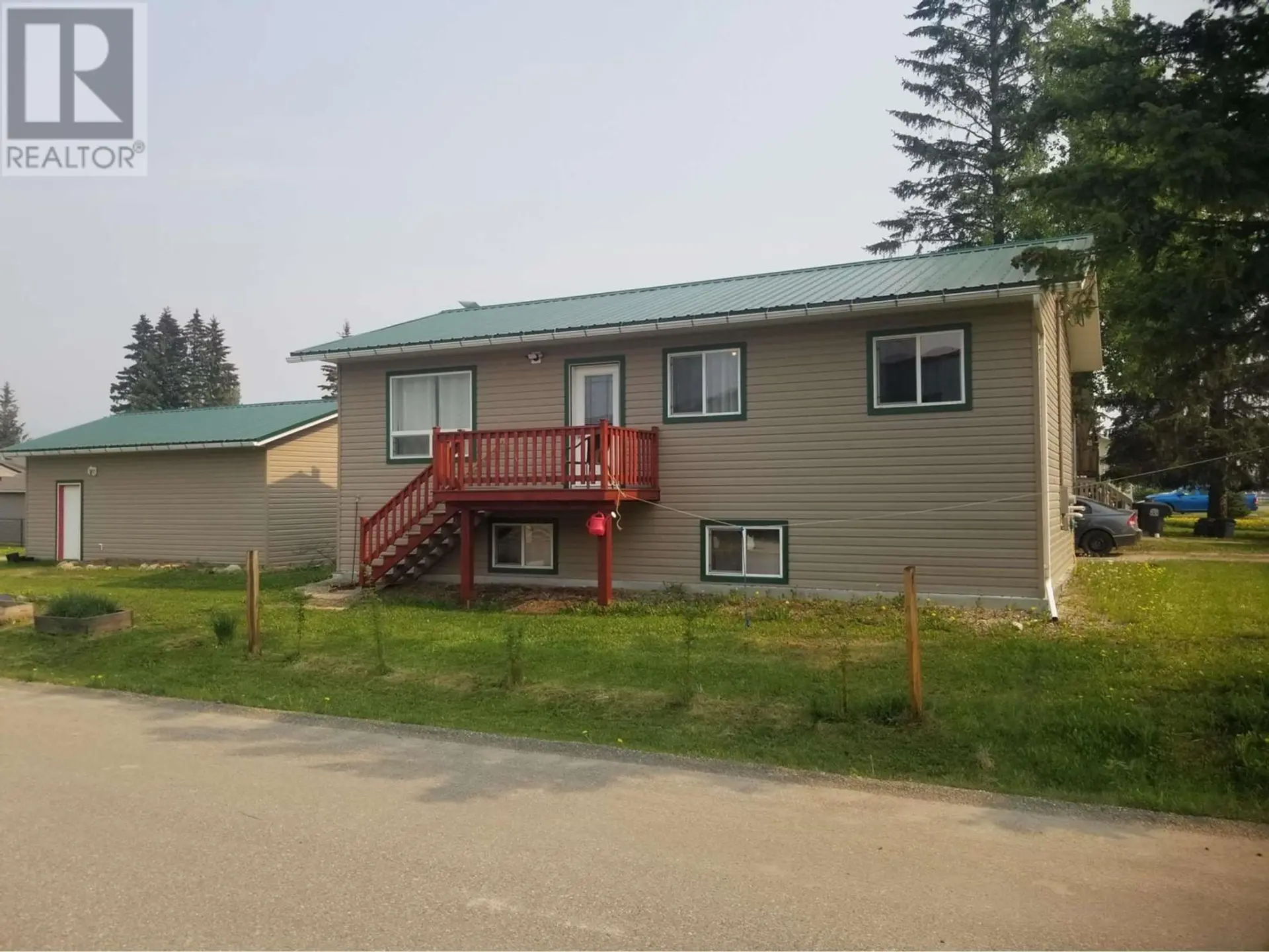 Property at 806 4TH AVENUE, McBride, BC