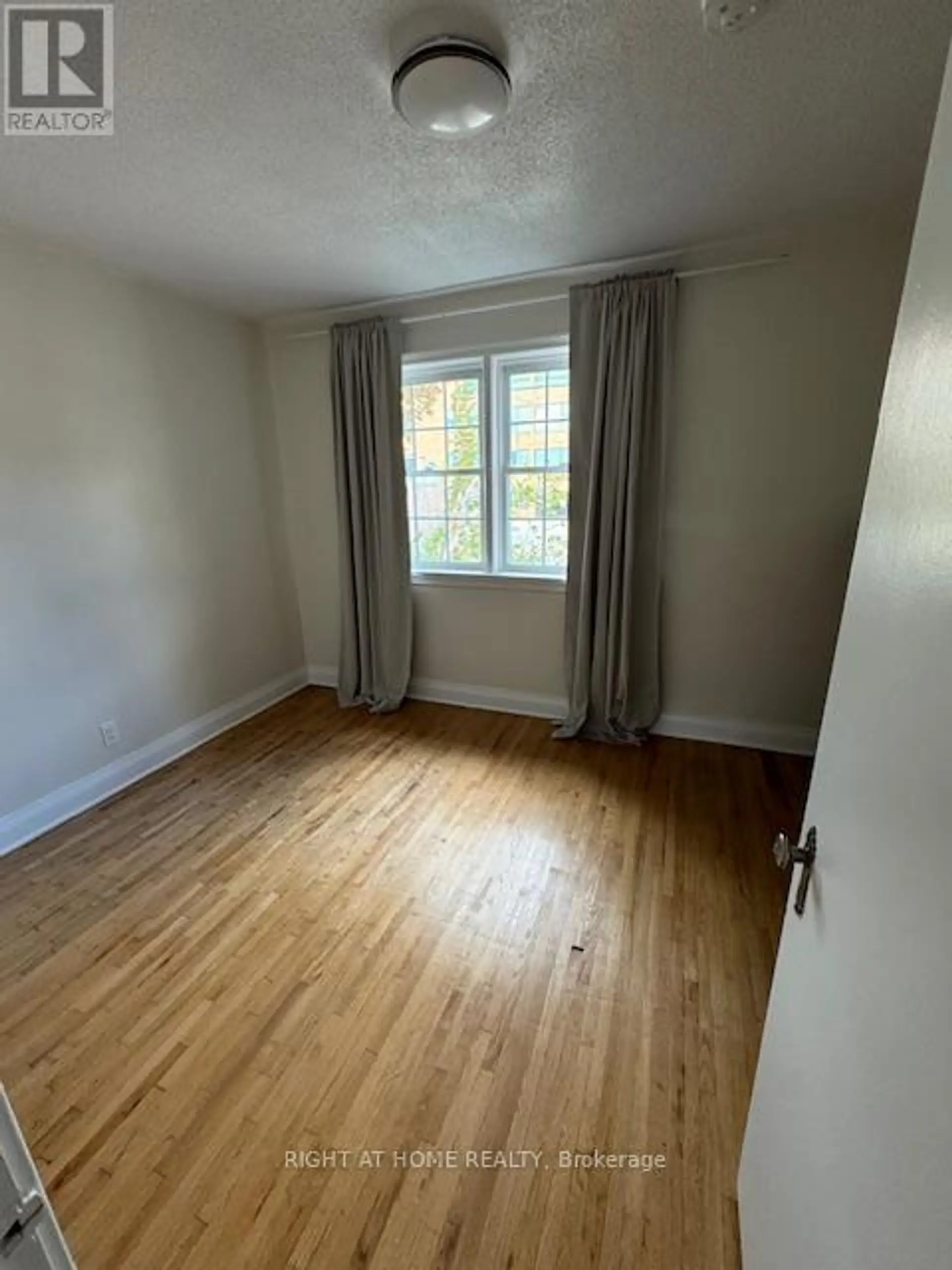 227 SHEPPARD AVENUE W - Image 11