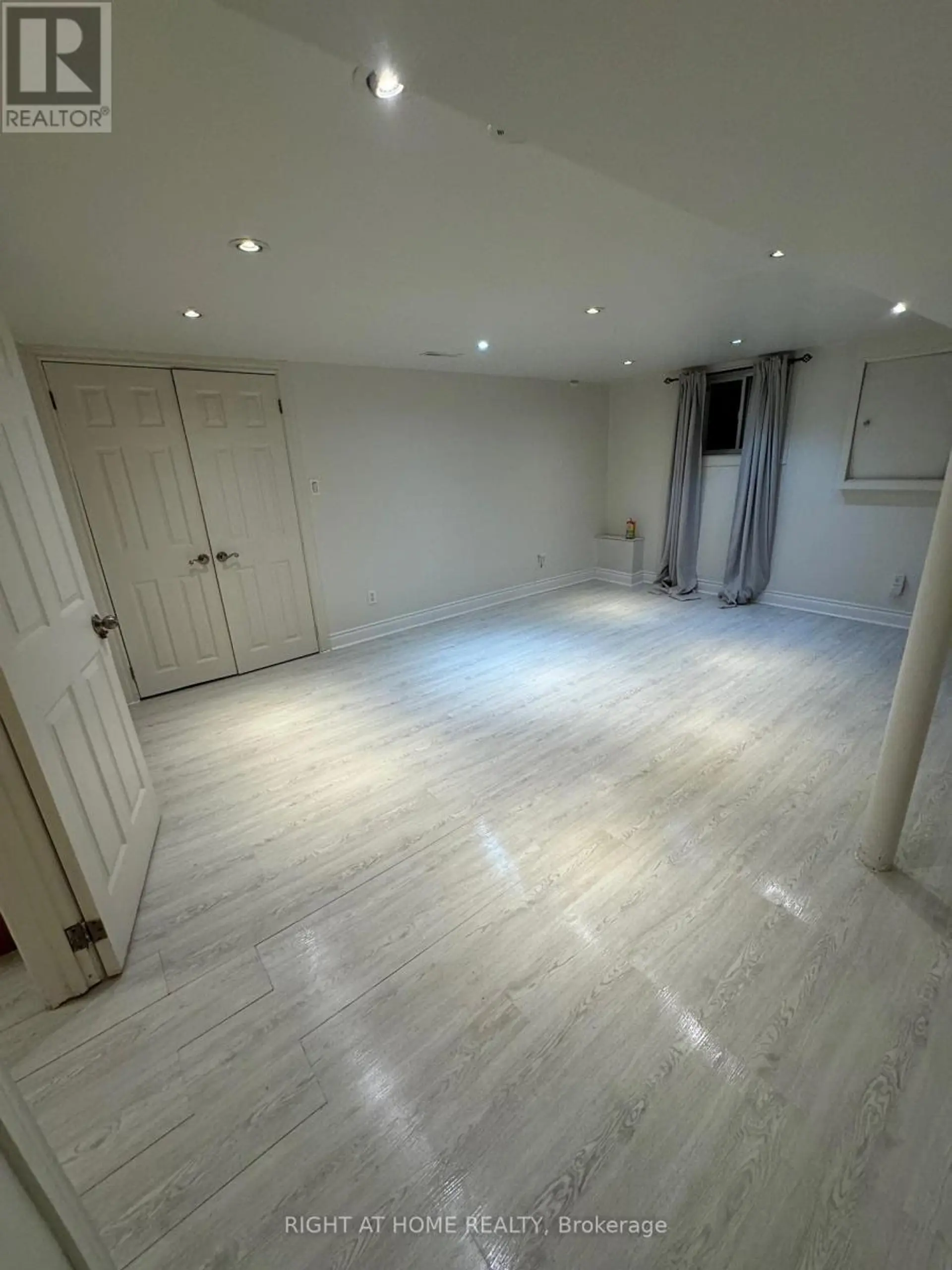 227 SHEPPARD AVENUE W - Image 13