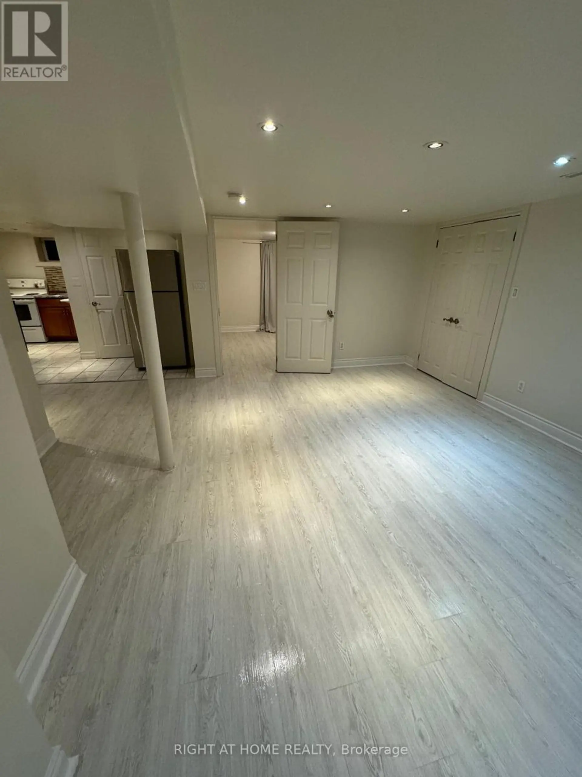 227 SHEPPARD AVENUE W - Image 15