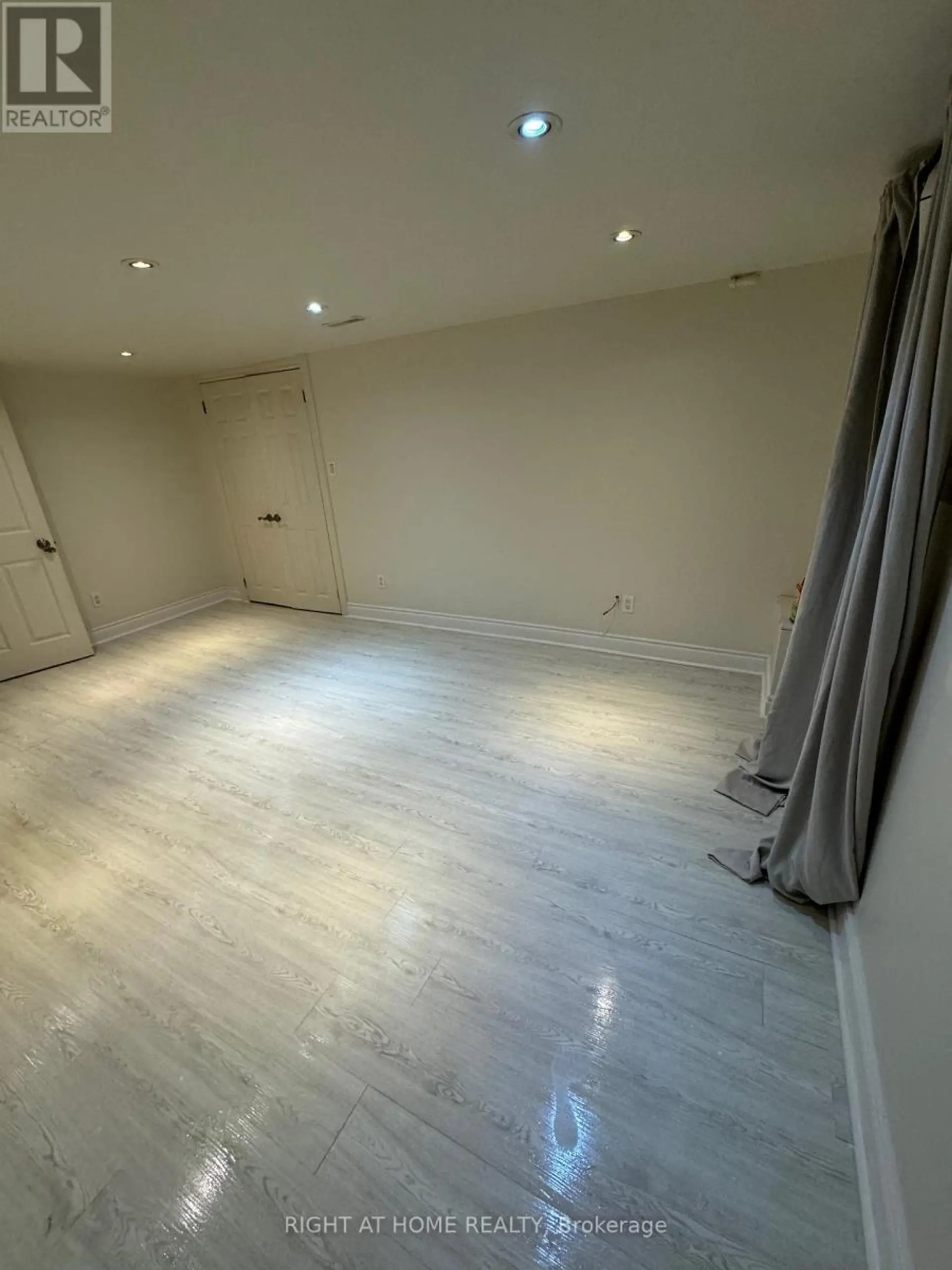 227 SHEPPARD AVENUE W - Image 16