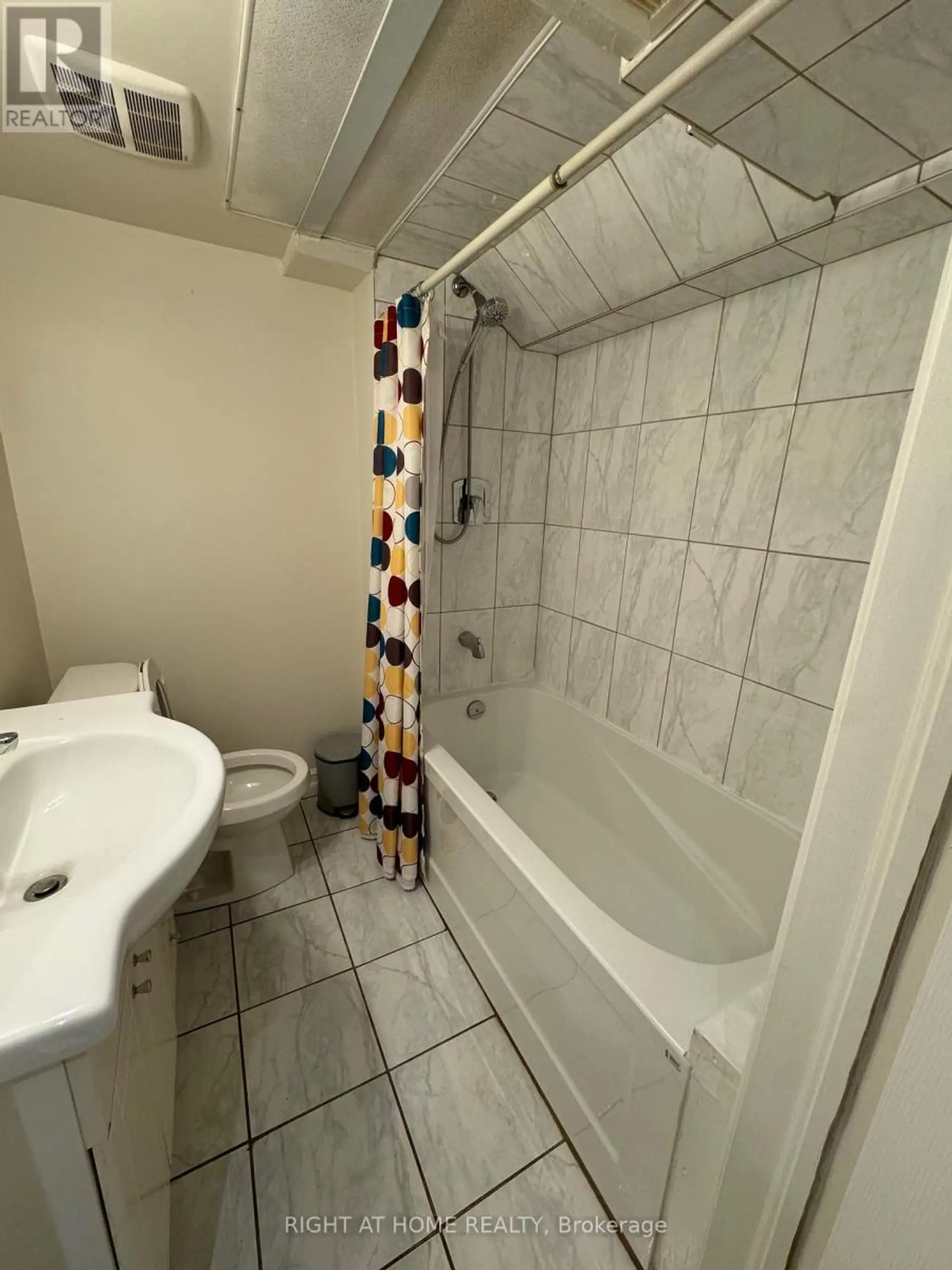 227 SHEPPARD AVENUE W - Image 18