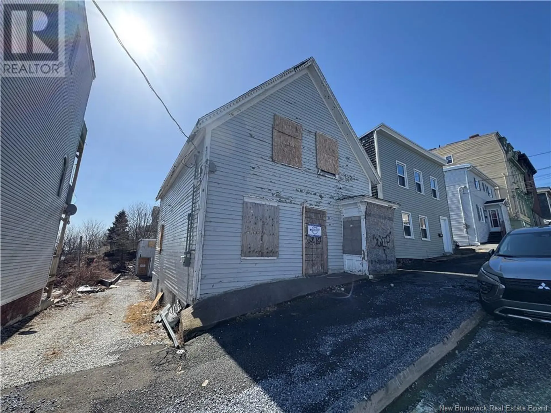 140 Elliott Row - Image 2
