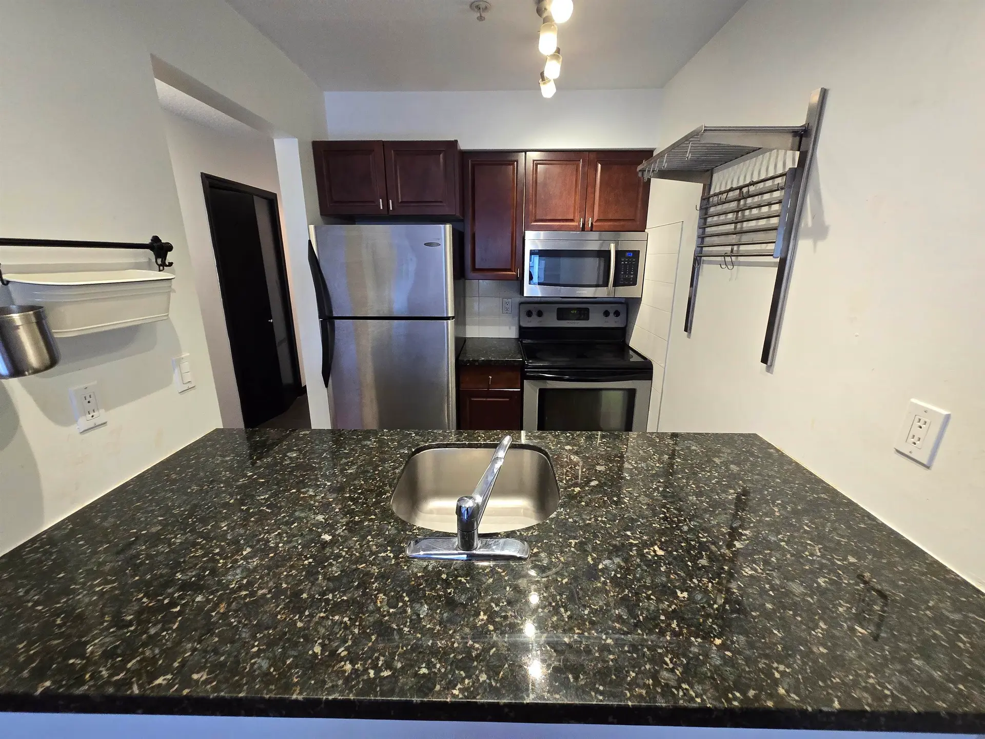 #302 921 Thurlow Street - Image 14