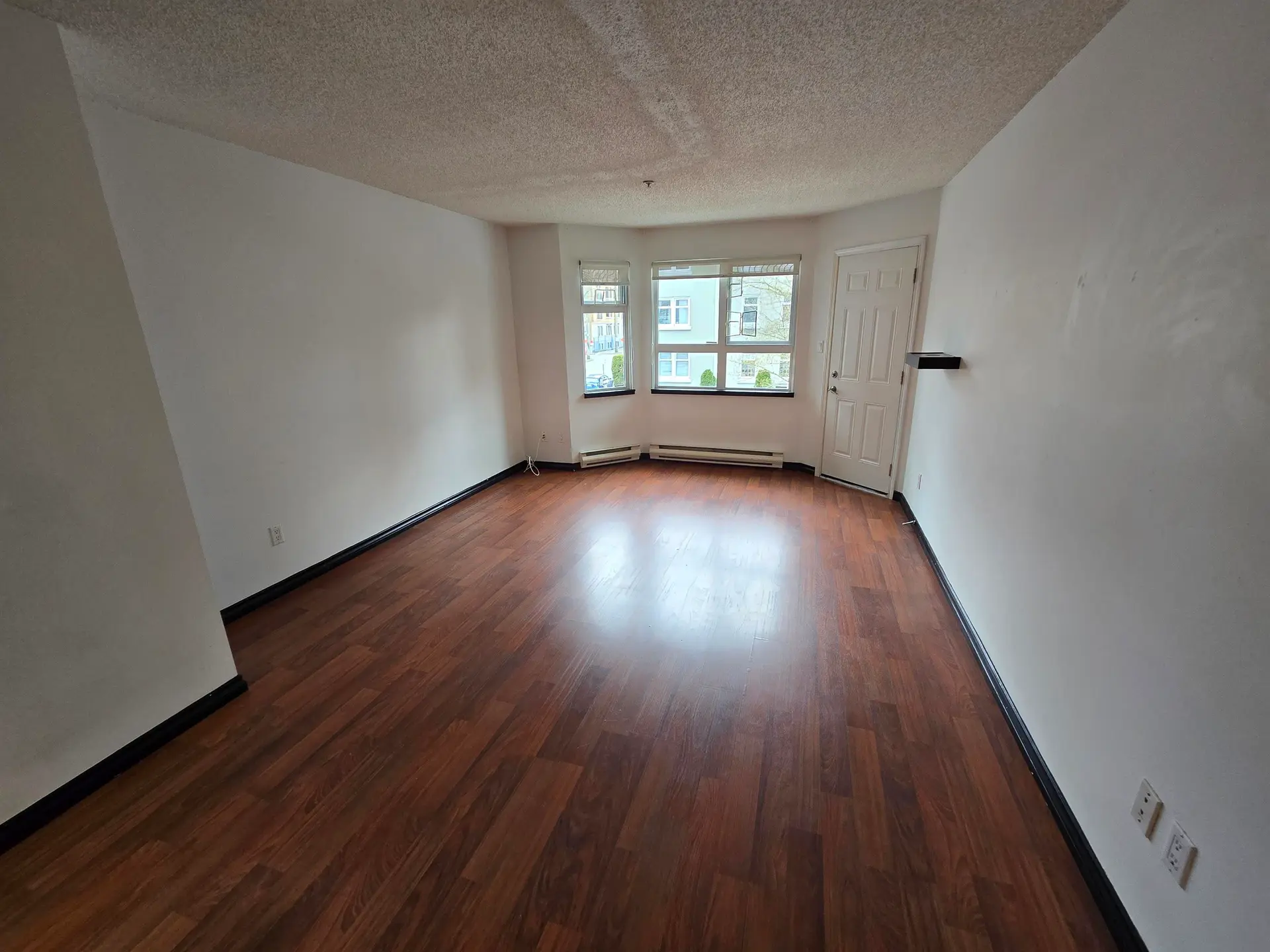 #302 921 Thurlow Street - Image 4