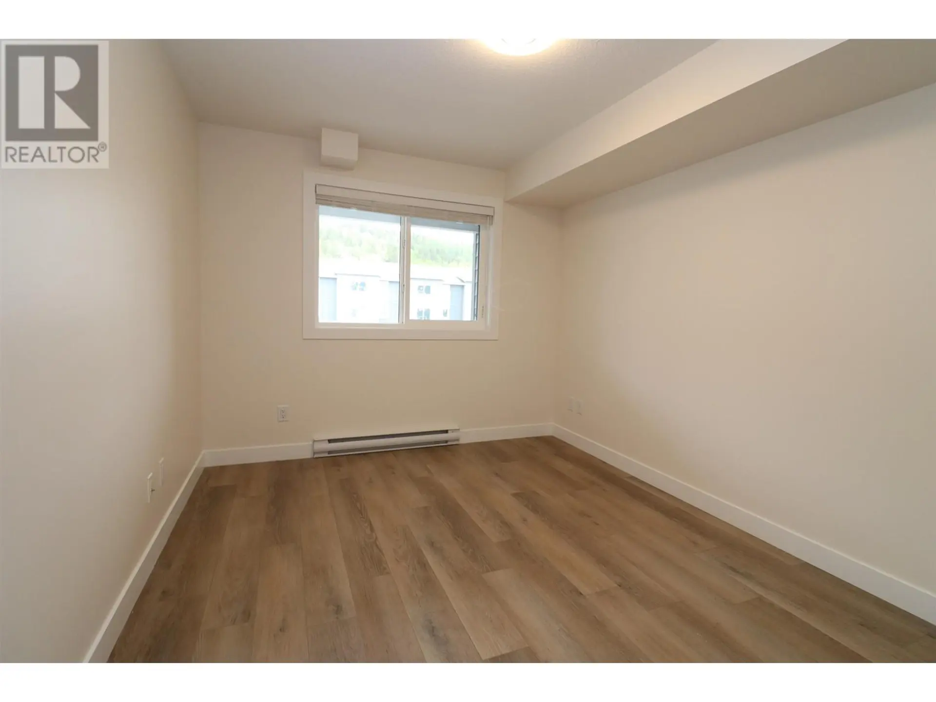 #203 4278 22ND AVENUE - Image 8