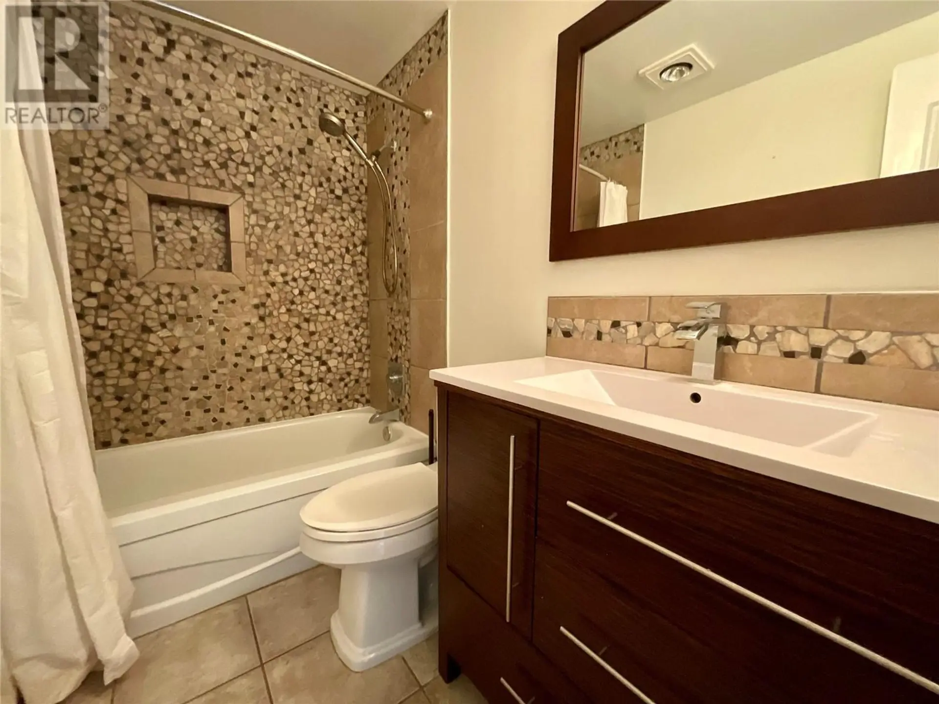 #214 340 Northgate - Image 11