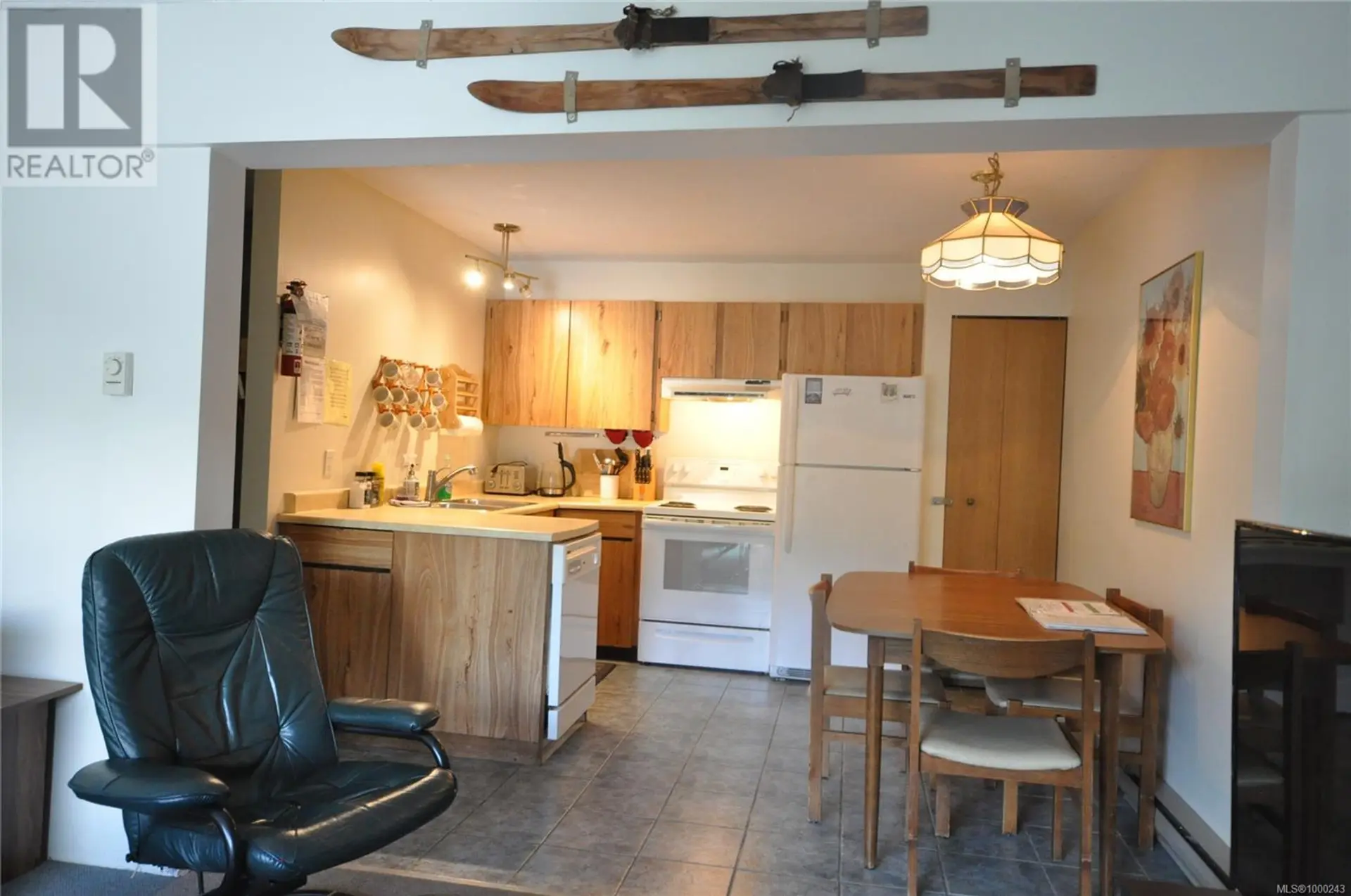 #307 695 Castle Crag Cres - Image 3