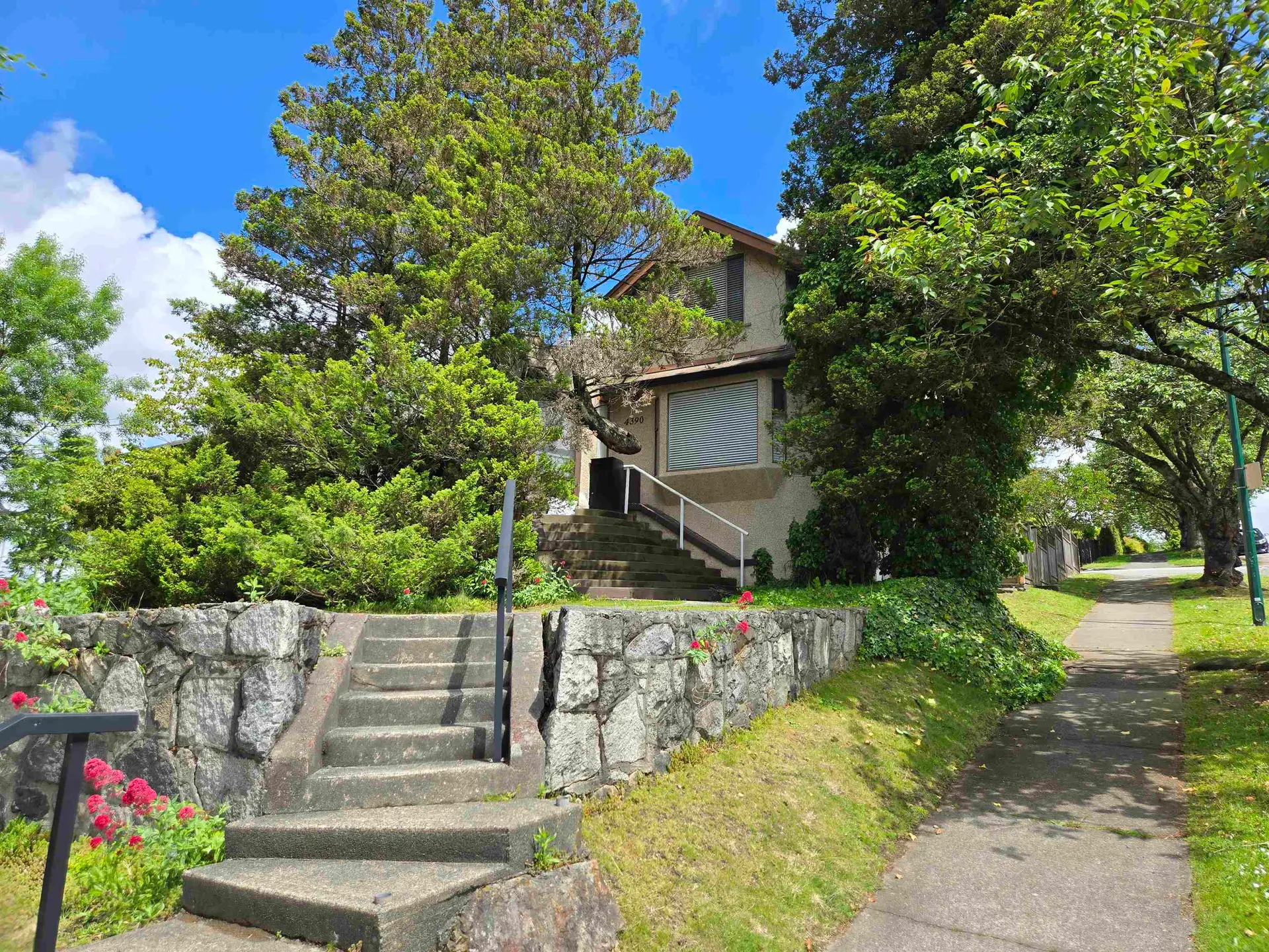 4390 Nanaimo Street - Image 2