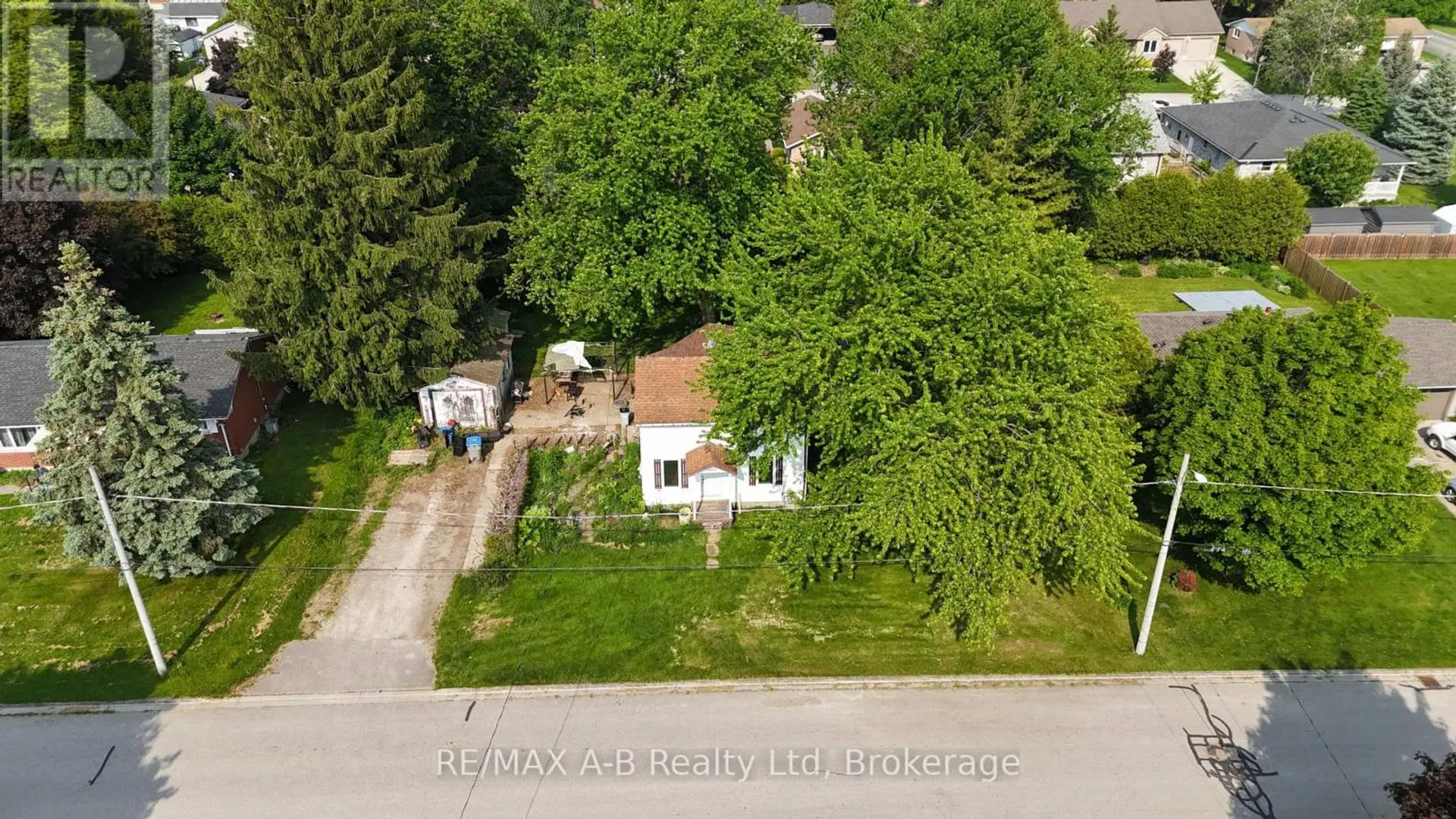 86 SALINA STREET N - Image 2