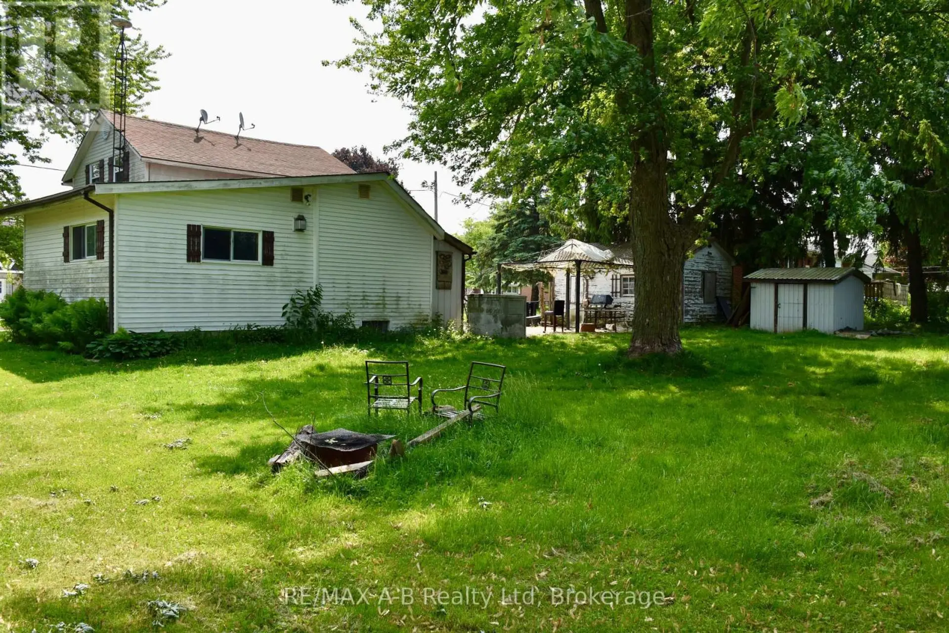 86 SALINA STREET N - Image 6