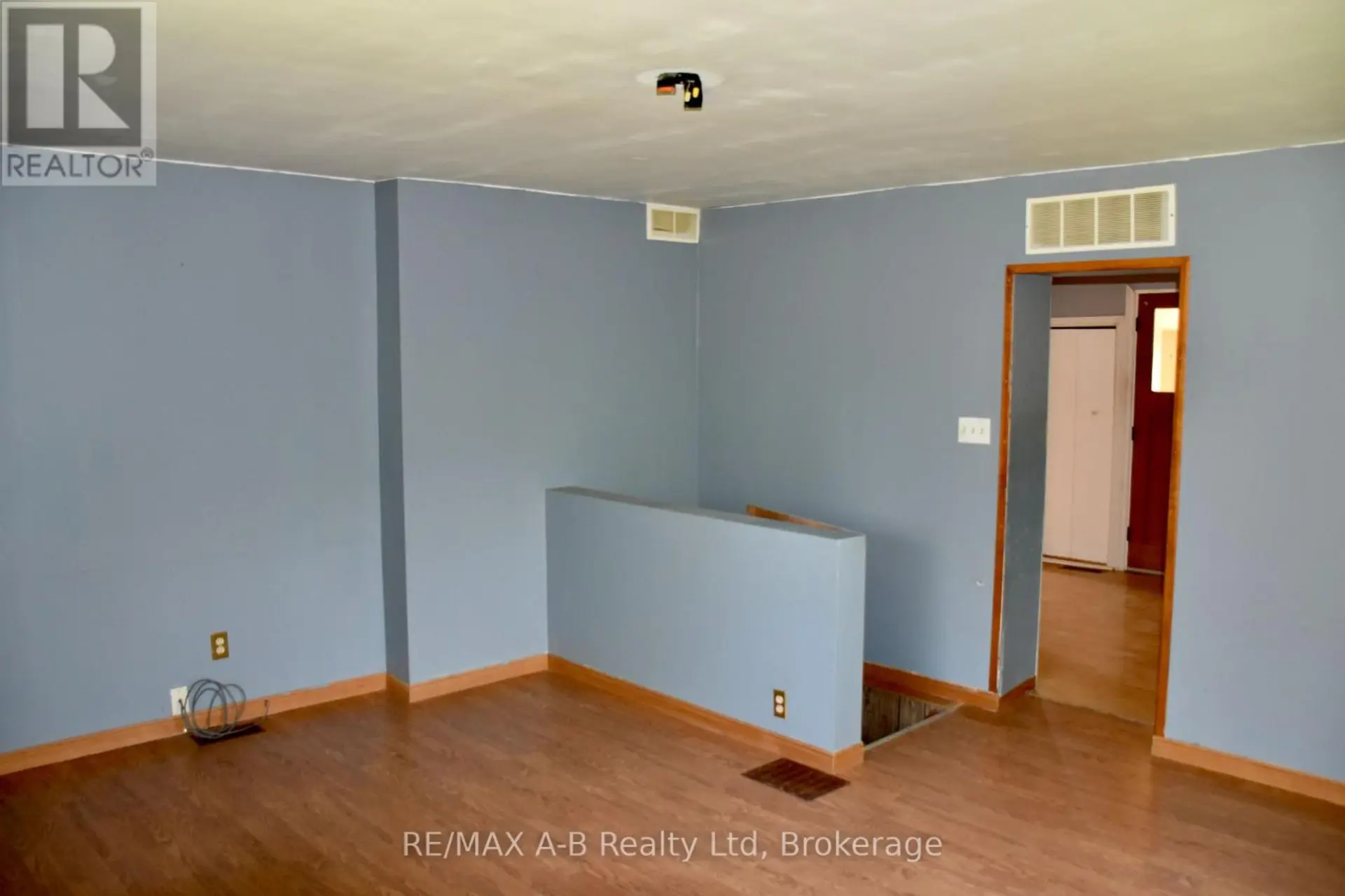 86 SALINA STREET N - Image 9